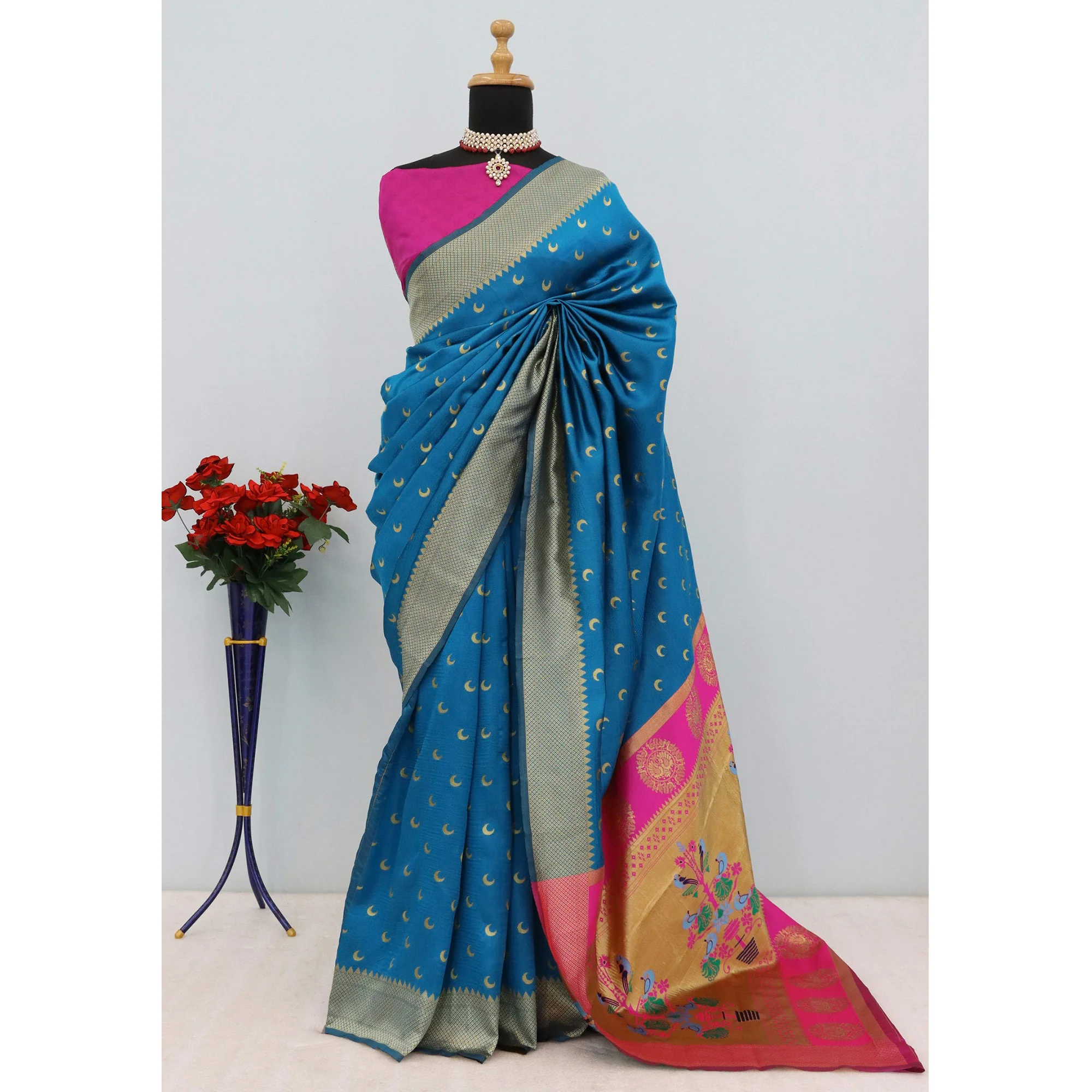 Blue Woven Pure Silk Chandrakor Paithani Saree - Image 3