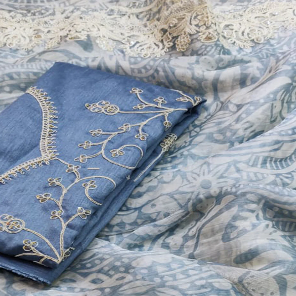 Bluish Grey Floral Printed Jimmy Choo Tissue Saree With Sequins Embroidered Border - Image 2