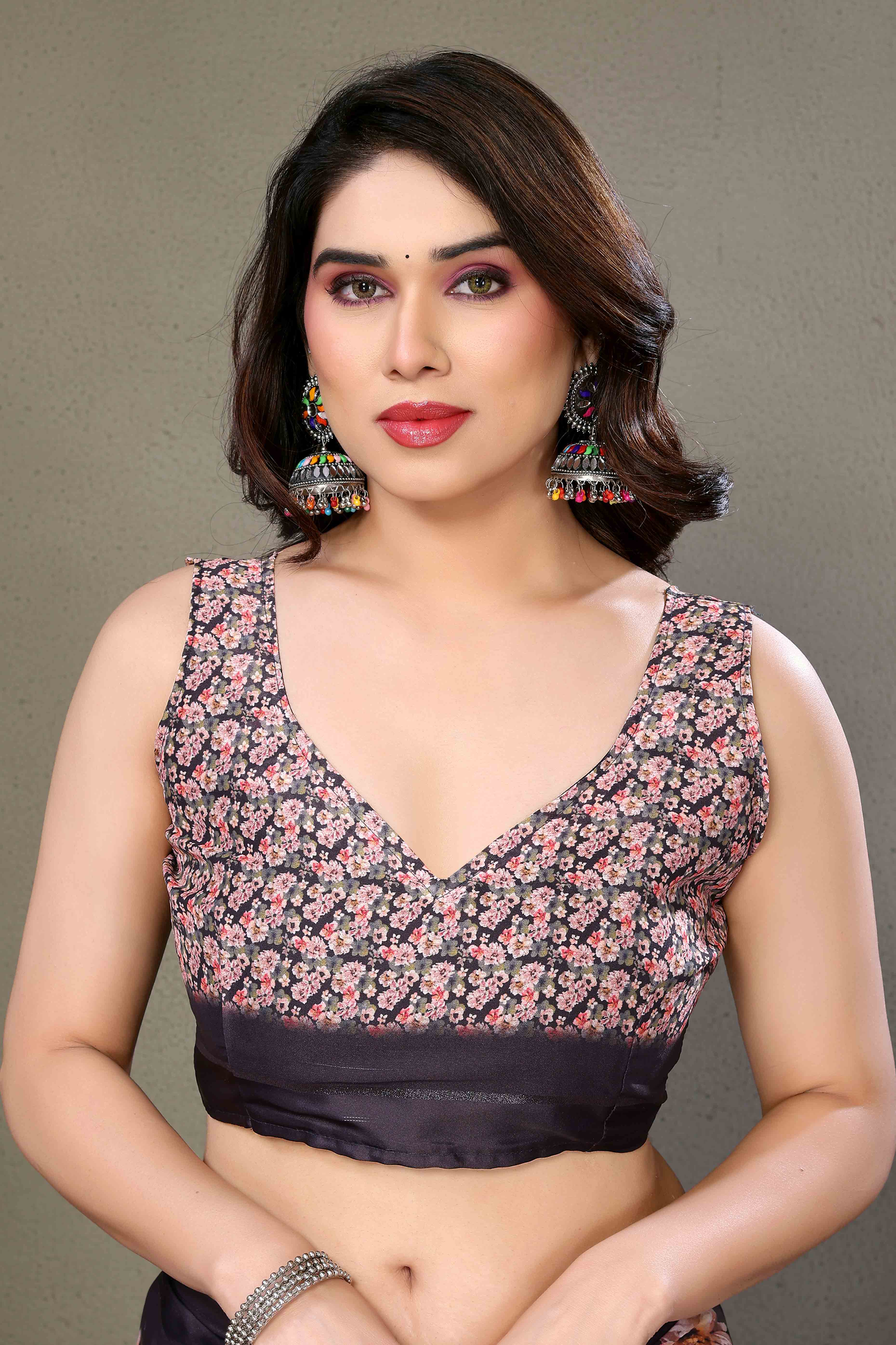 Brown Floral Printed Chiffon Saree - Image 7