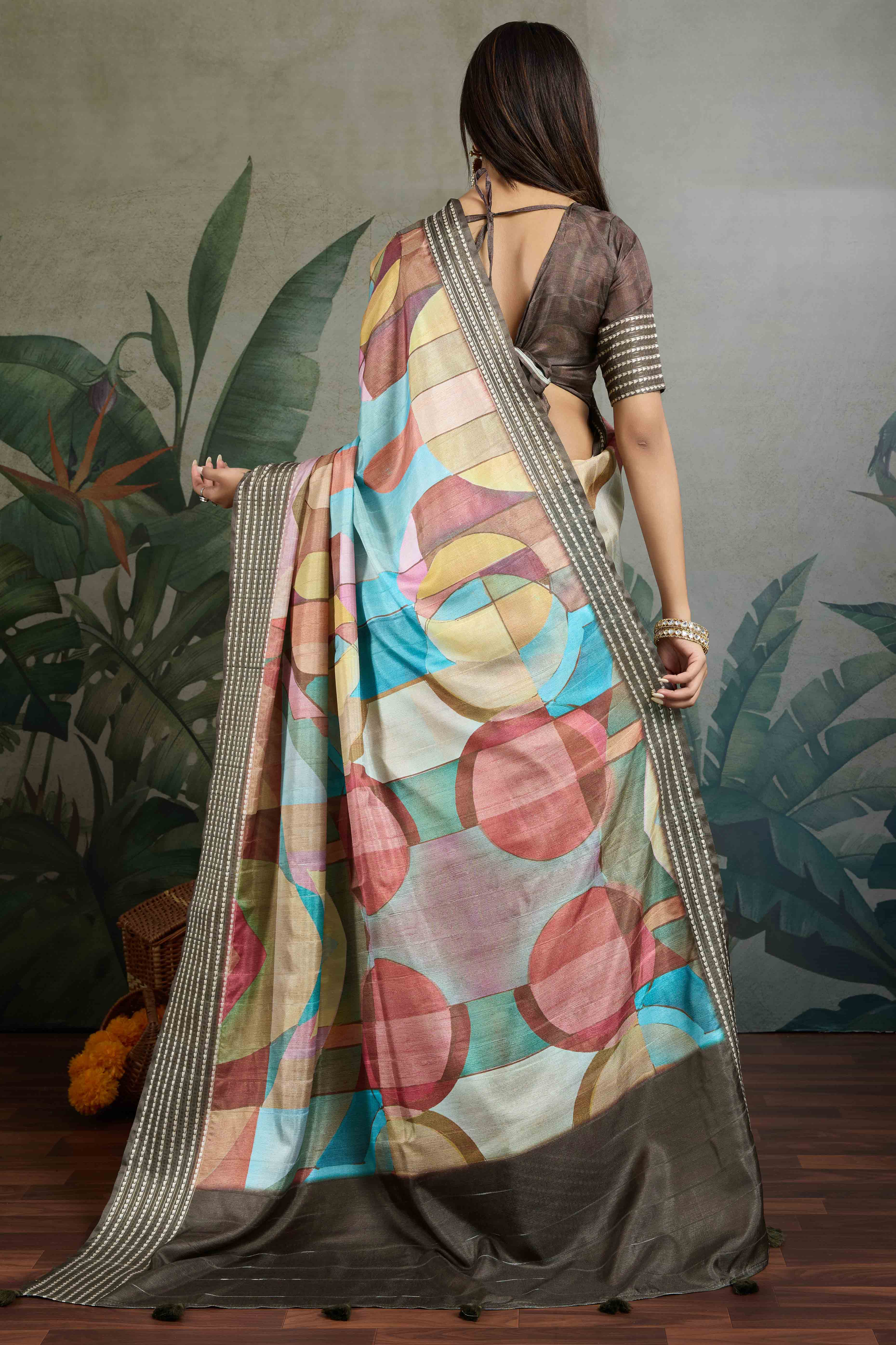 Brown Silk Blend Saree with Geometric Print - Image 4
