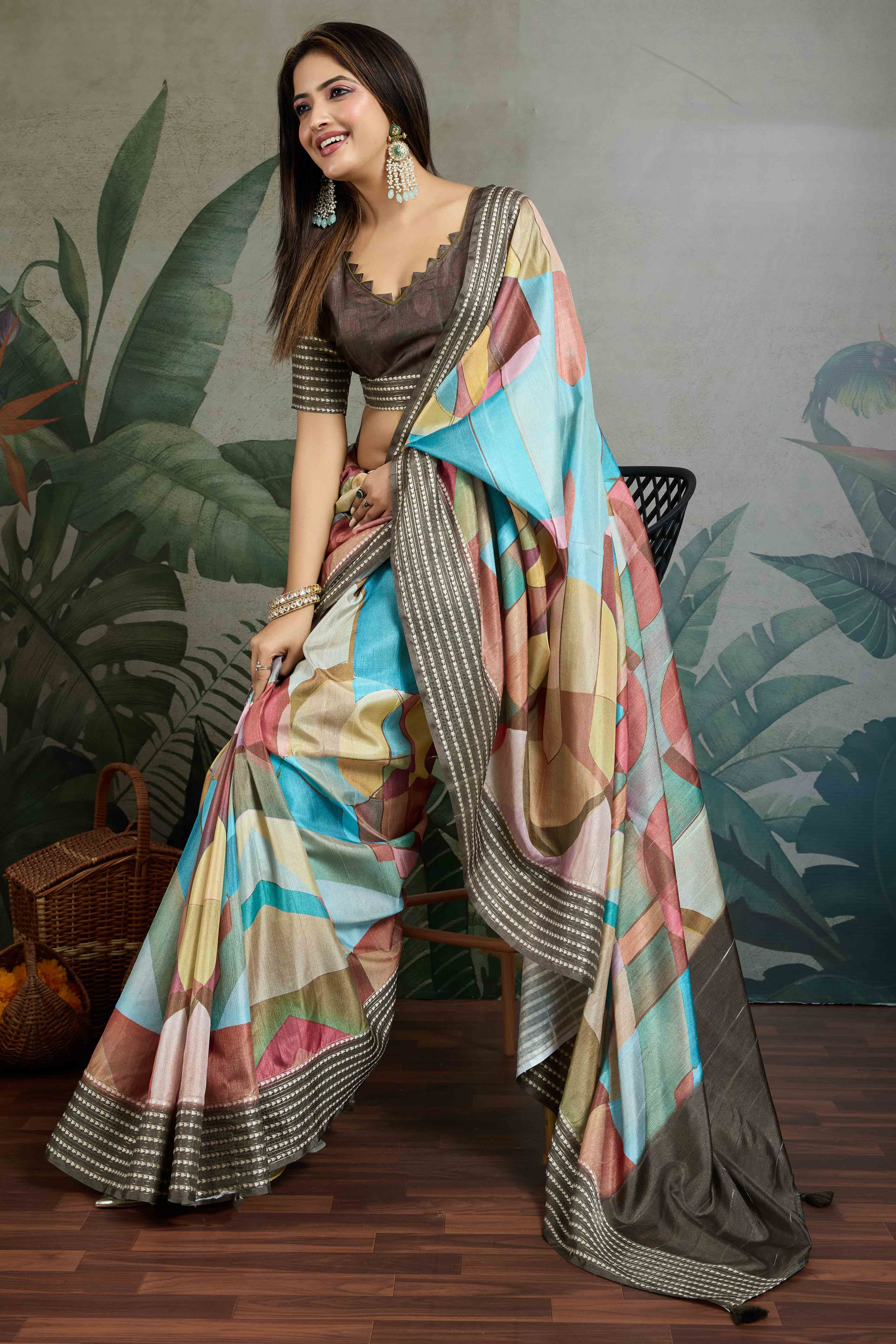 Brown Silk Blend Saree with Geometric Print - Image 5