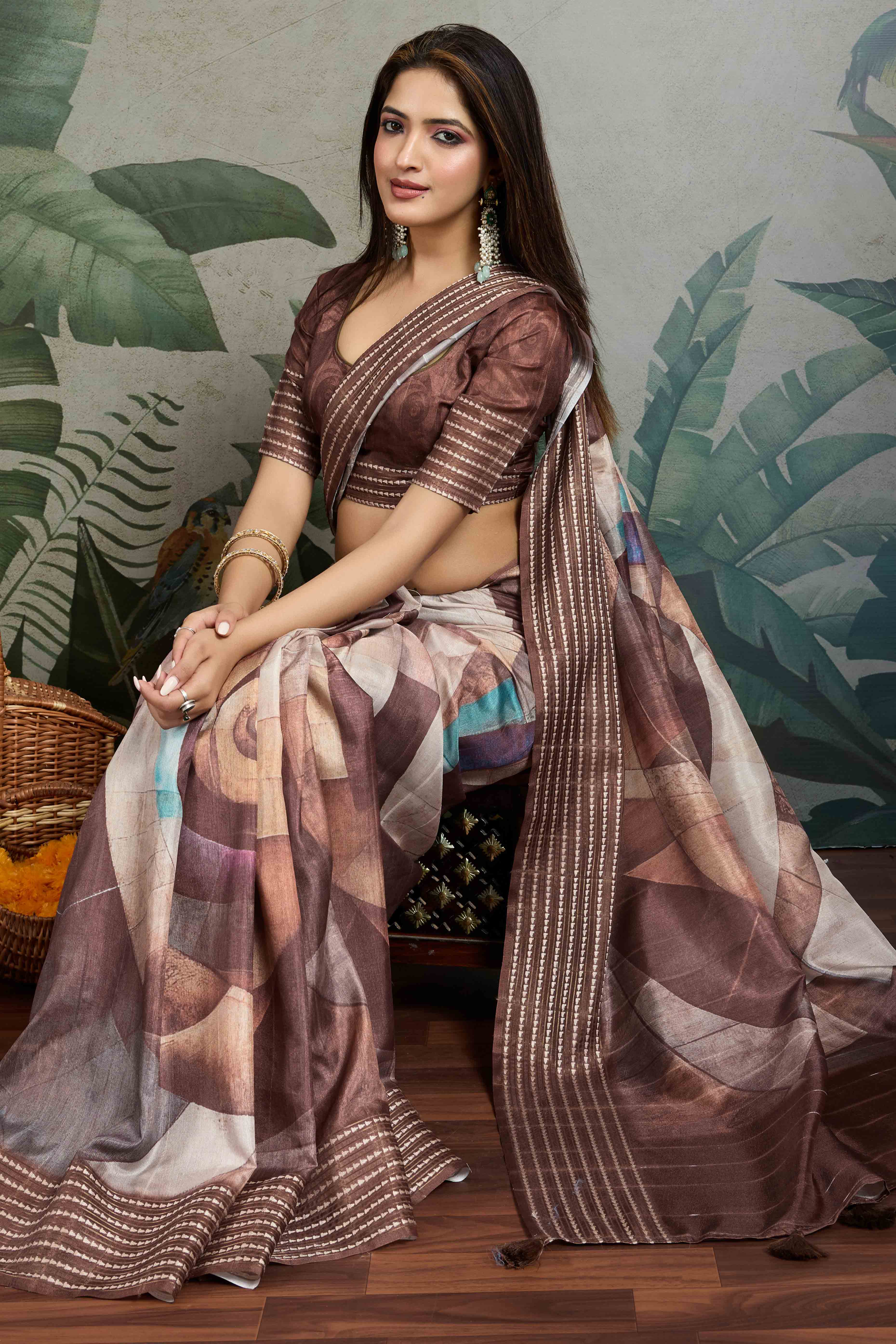 Brown Silk Blend Saree with Geometric Print - Image 4