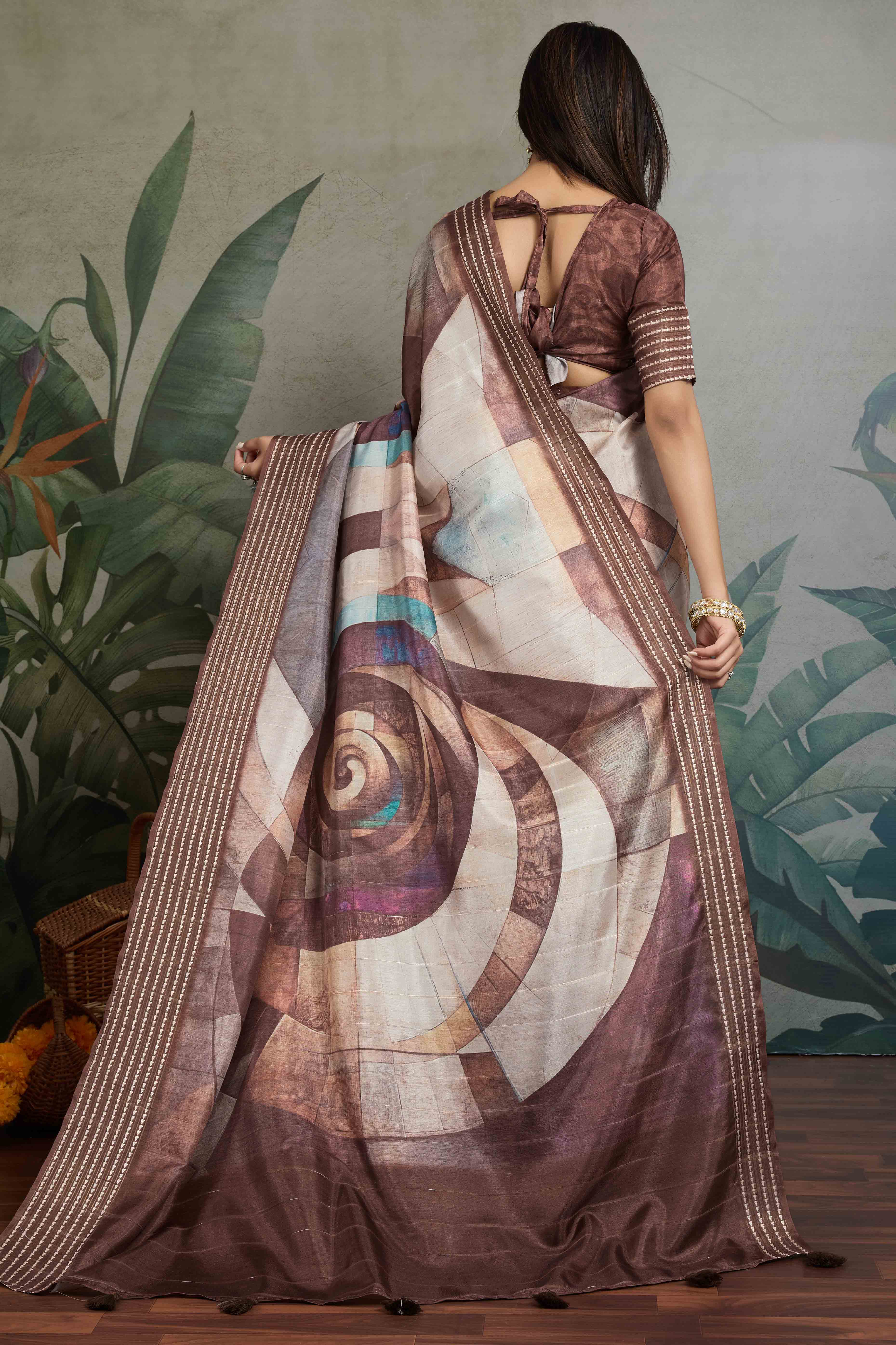 Brown Silk Blend Saree with Geometric Print - Image 5