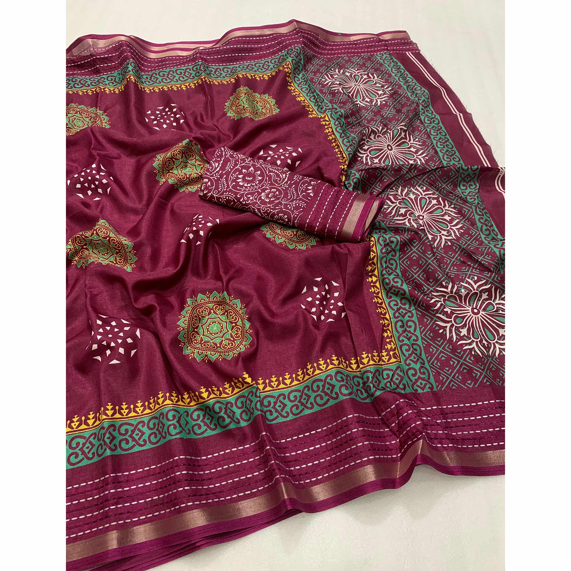 Burgundy Floral Printed Crepe Cotton Saree With Thread Border - Image 3
