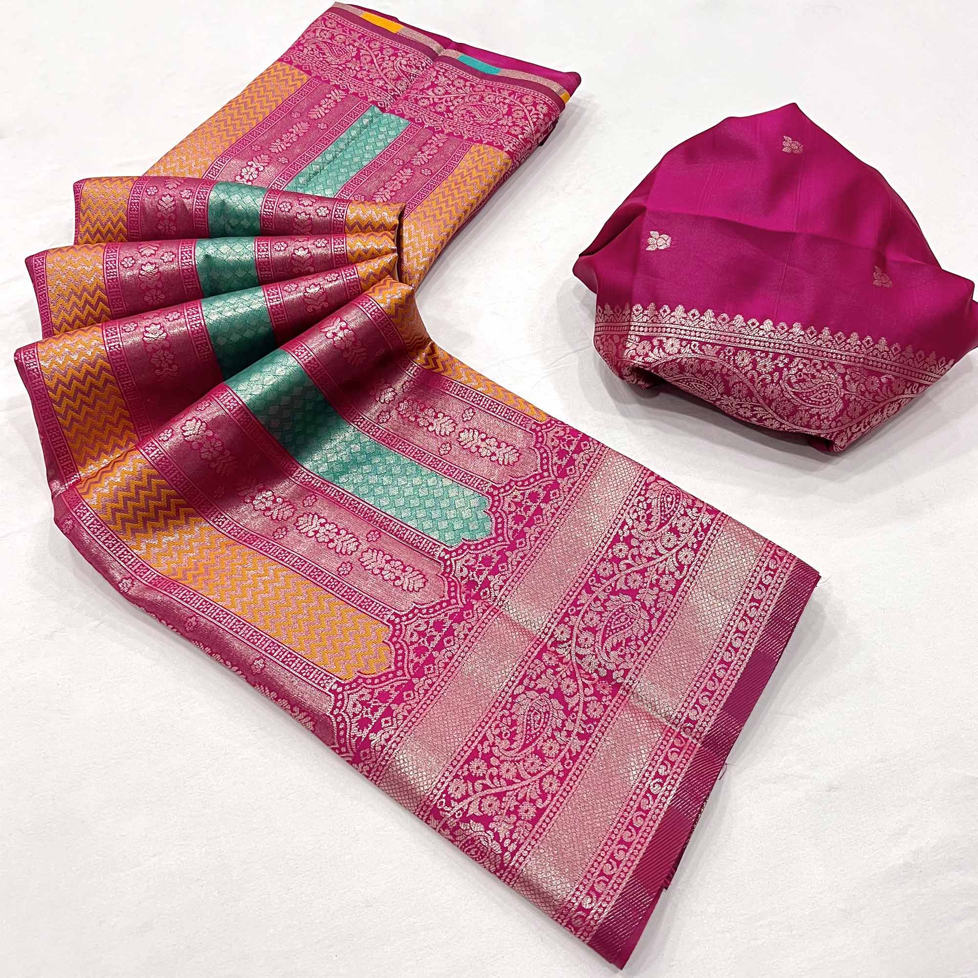 Burnt Pink Zari Weaving Kanjivaram Silk Saree - Image 3