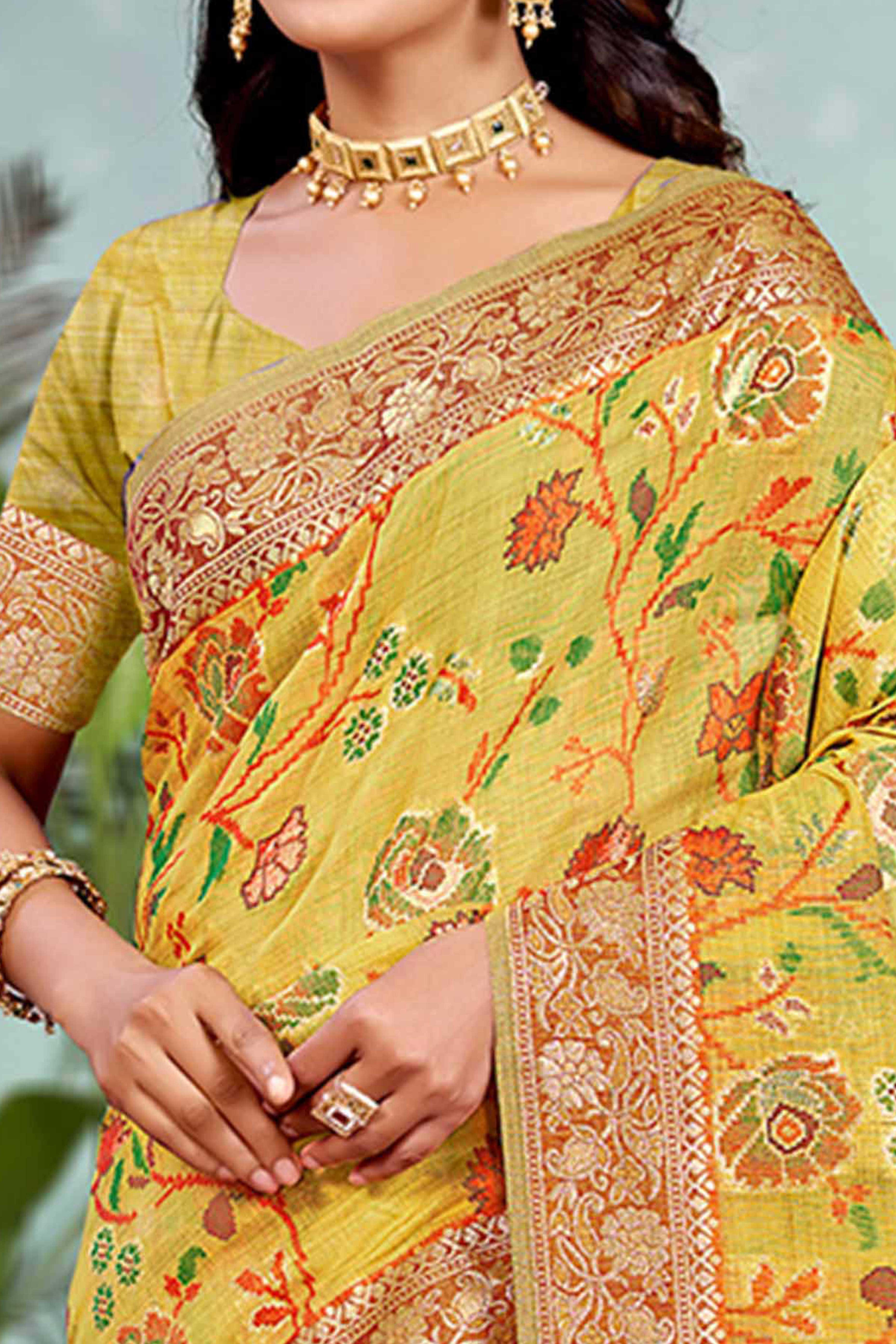 Captivating Mustard Floral Zari Weaving Cotton Silk Saree Accented With Tassel Pallu - Image 2