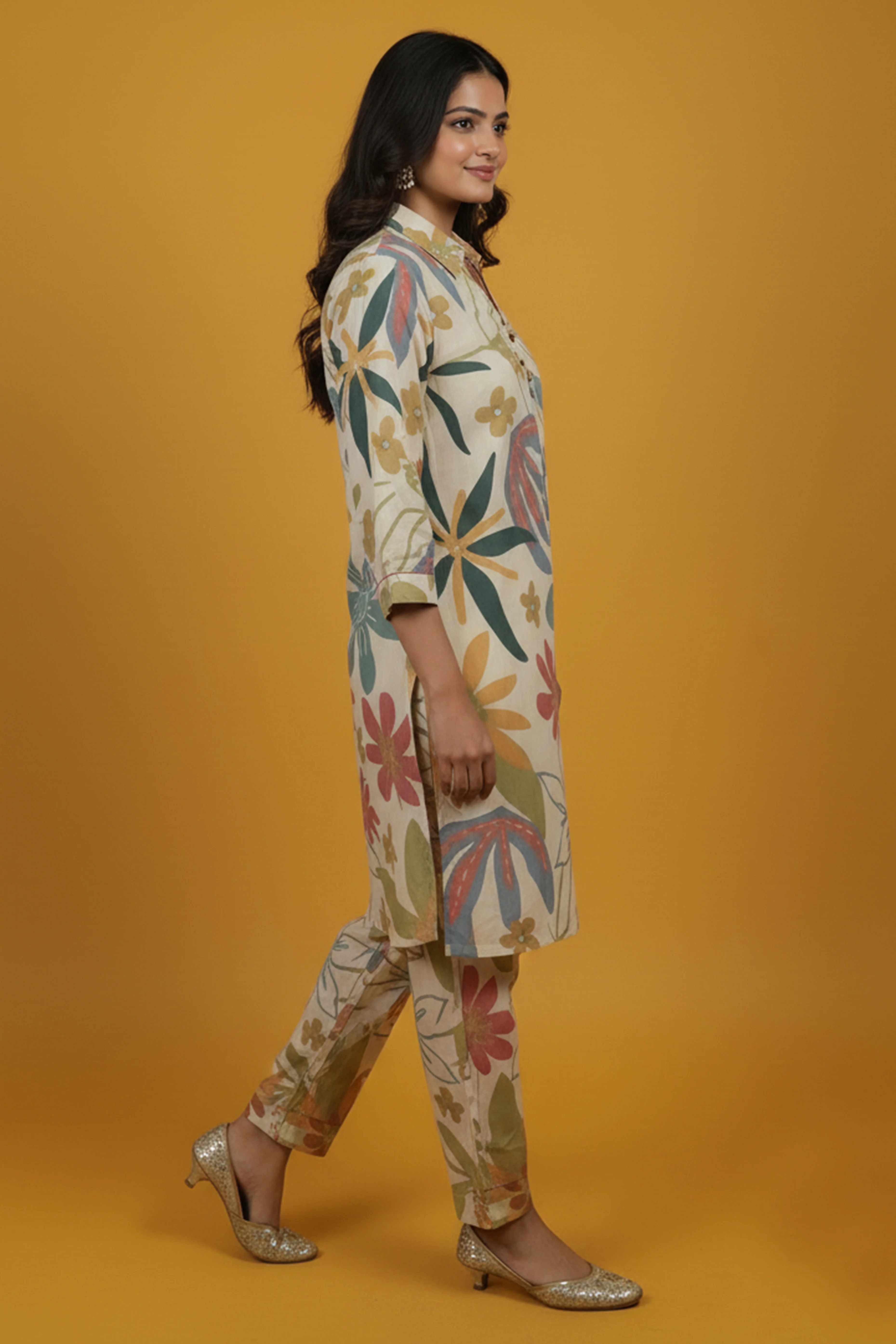 Casual Off White Floral Printed Rayon Shirt-Pant Set for Everyday Wear - Image 4