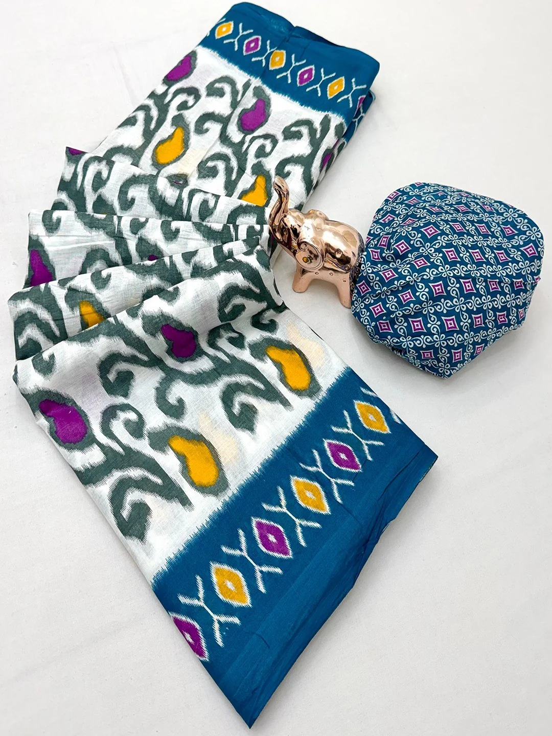 Charming Blue & White Ikkat Printed Mulmul Cotton Saree With Subtle Work - Image 4