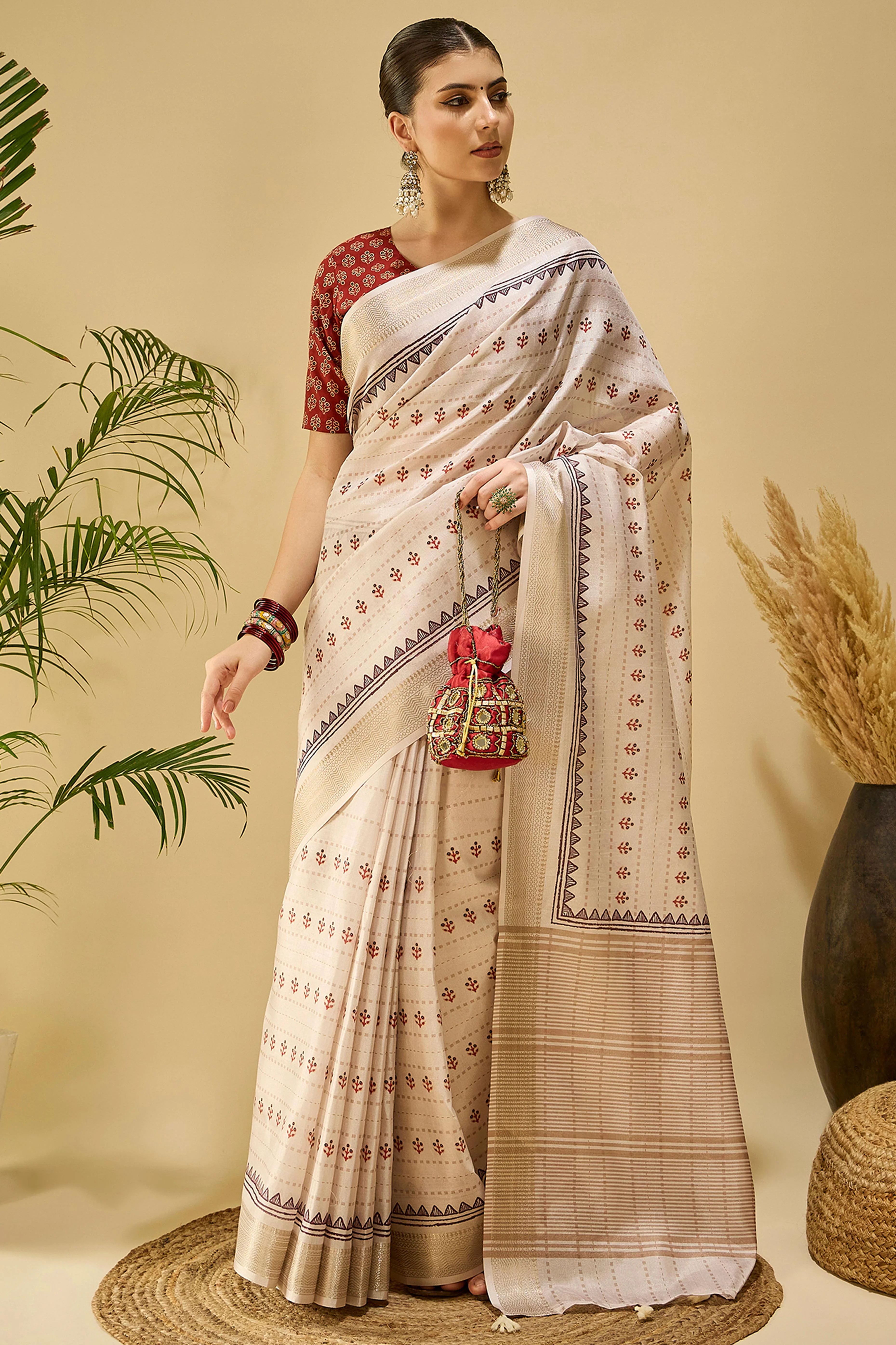 Charming Cream Floral Print Katki Cotton Silk Saree Featuring Stylish Tassel Pallu - Image 4