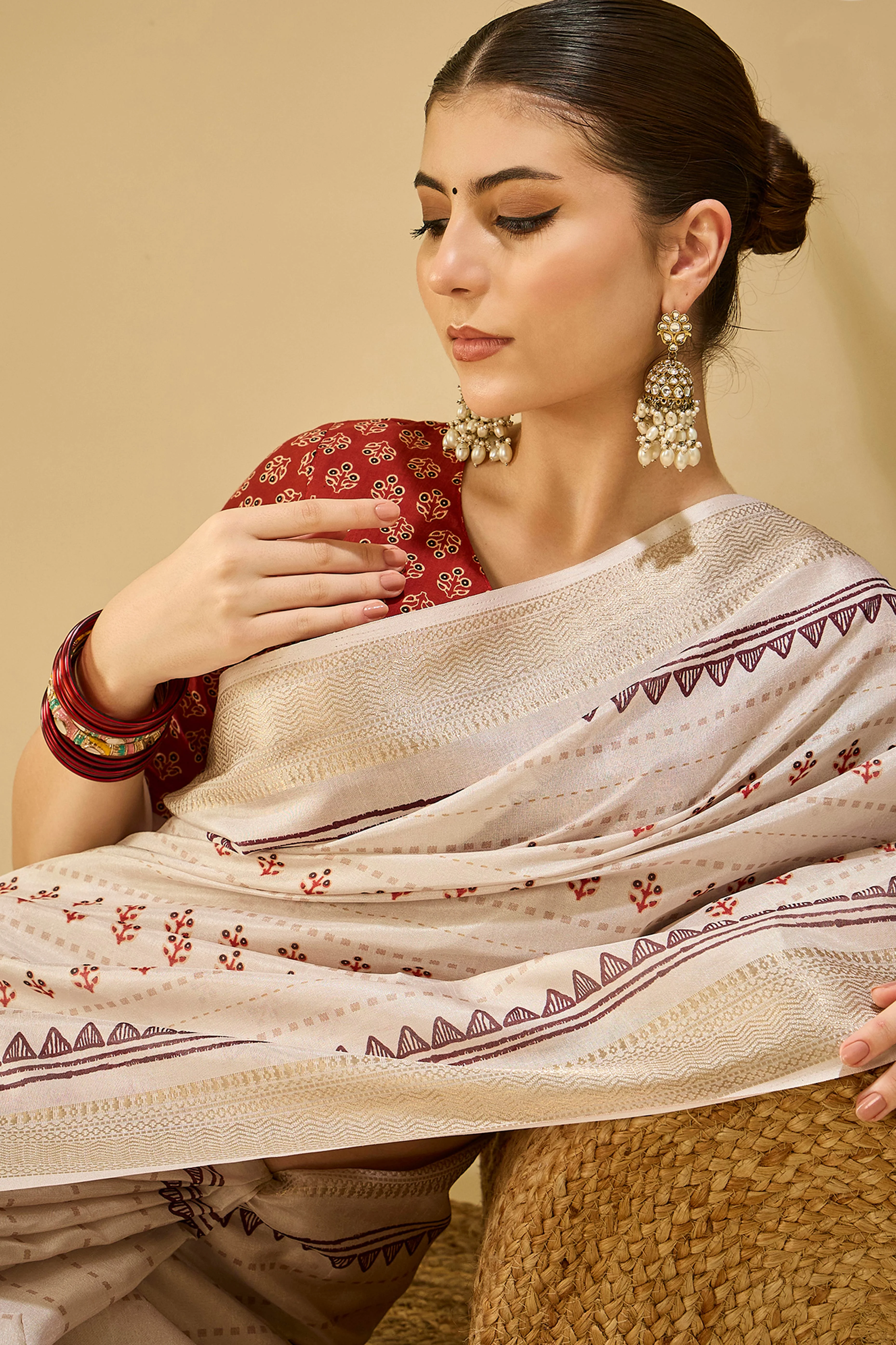 Charming Cream Floral Print Katki Cotton Silk Saree Featuring Stylish Tassel Pallu - Image 7