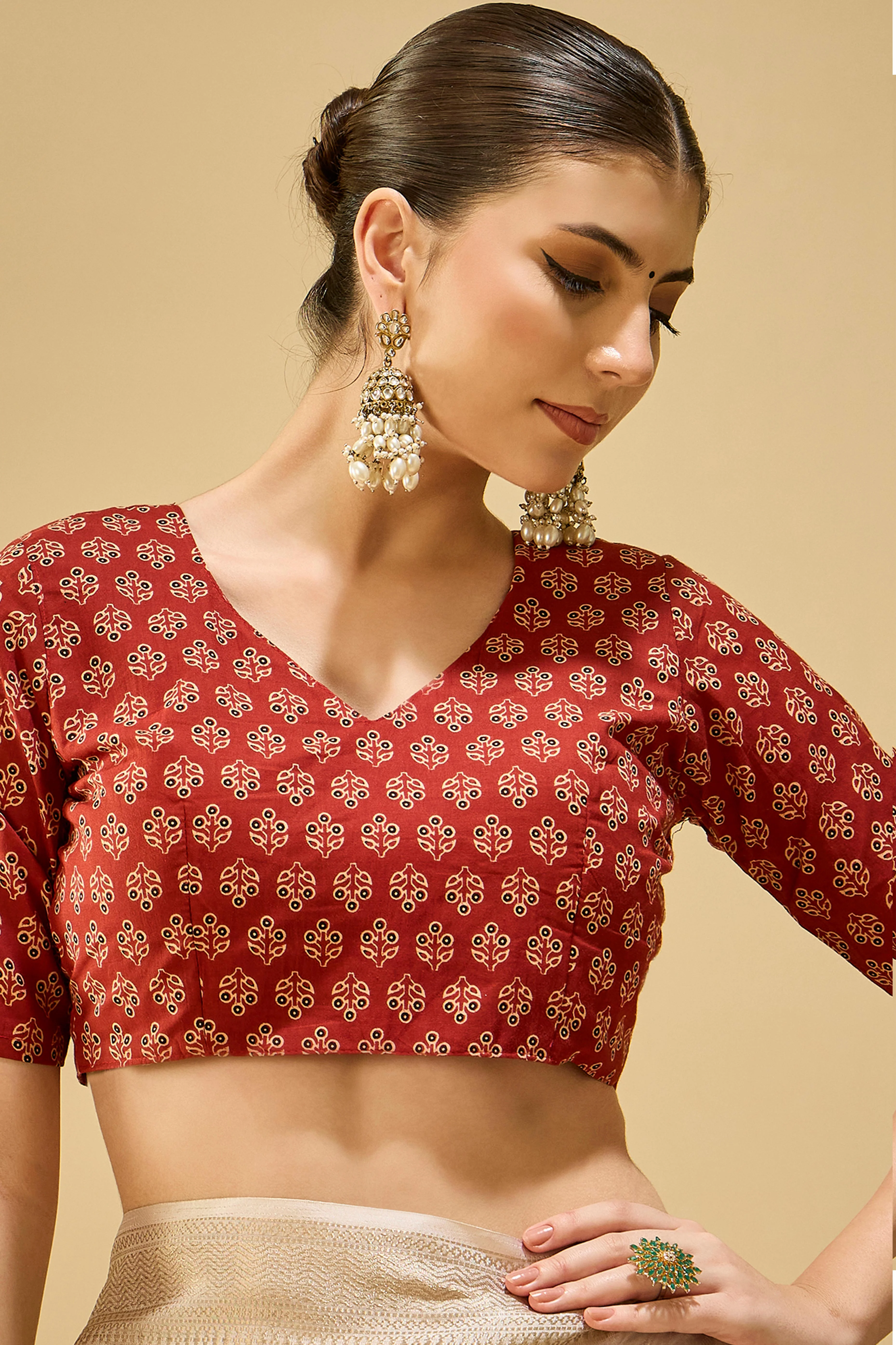 Charming Cream Floral Print Katki Cotton Silk Saree Featuring Stylish Tassel Pallu - Image 8