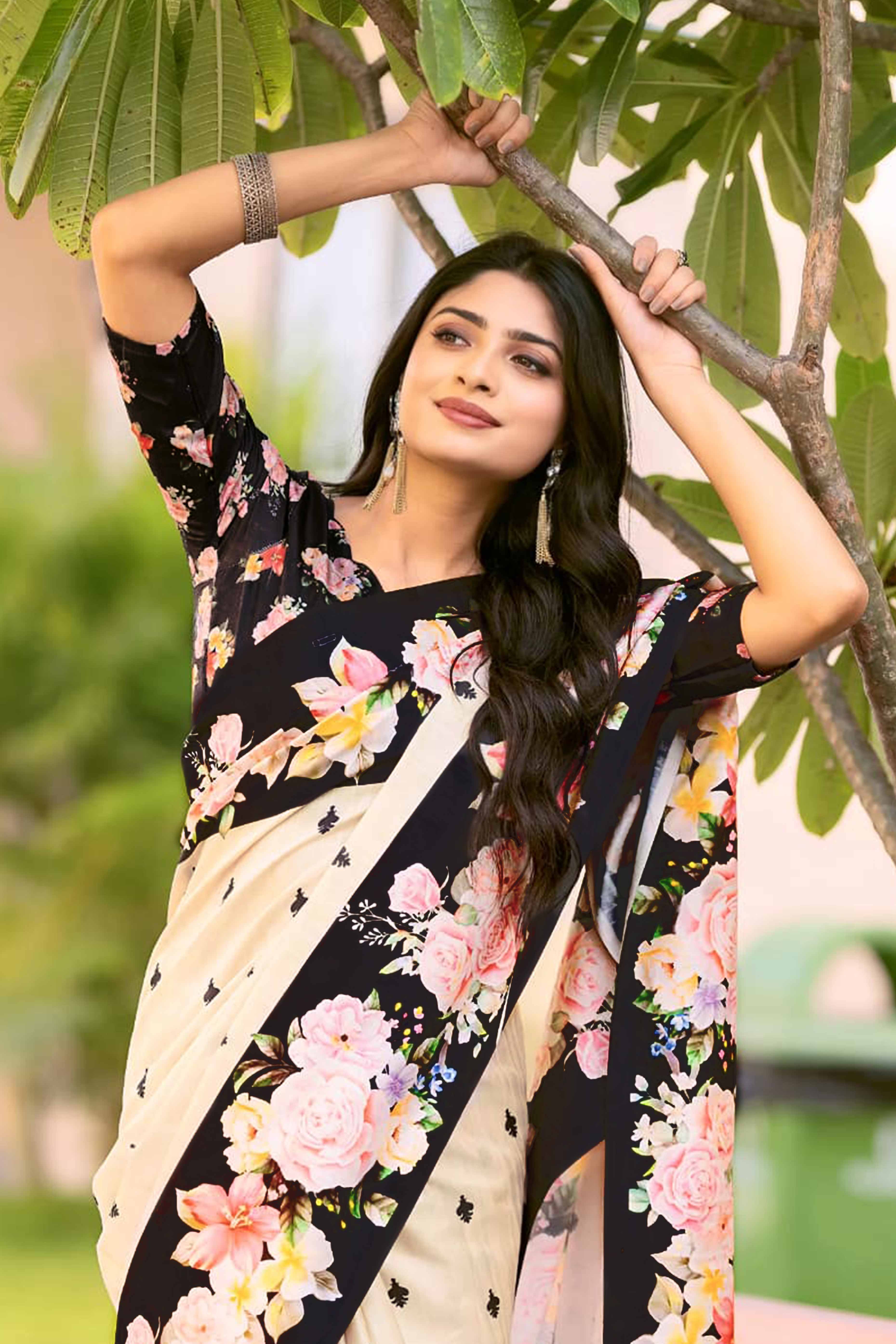 Charming Cream Saree In Cotton Silk Featuring Graceful Floral Digital Prints With Tassel Pallu - Image 6