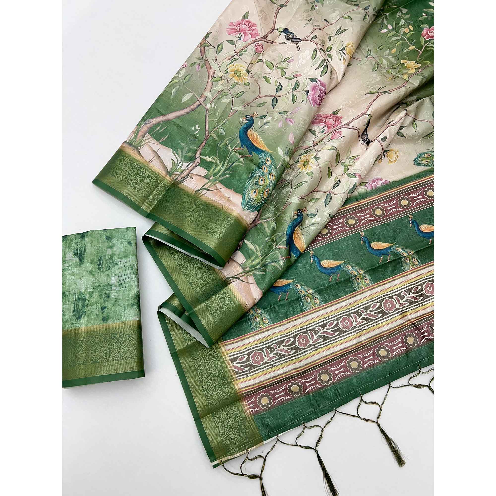 Charming Green Weaving Silk Blend Saree Adorned With Floral & Peacock Digital Prints - Image 3