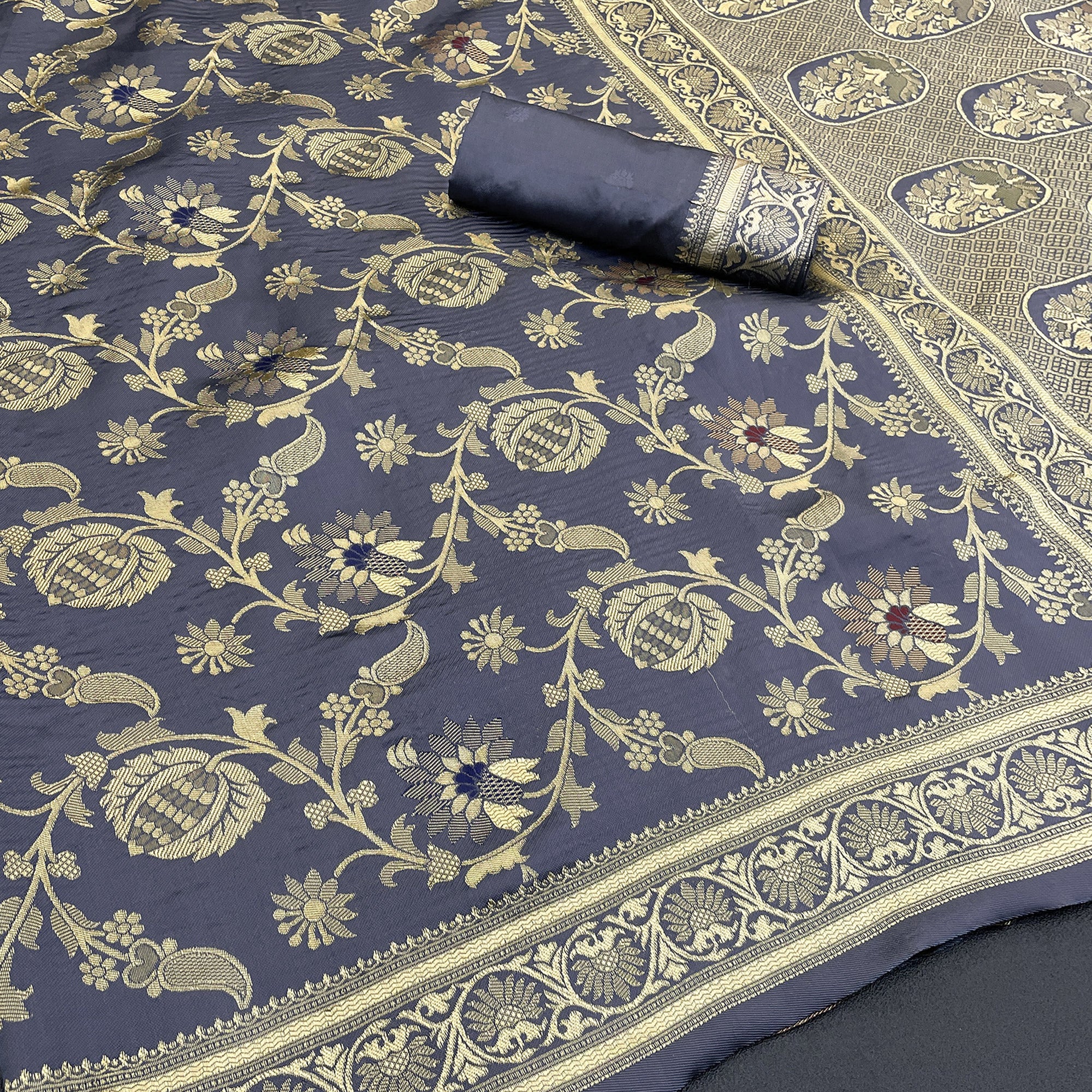 Charming Grey Banarasi Silk Saree Adorned With Floral Zari Weaving - Image 2