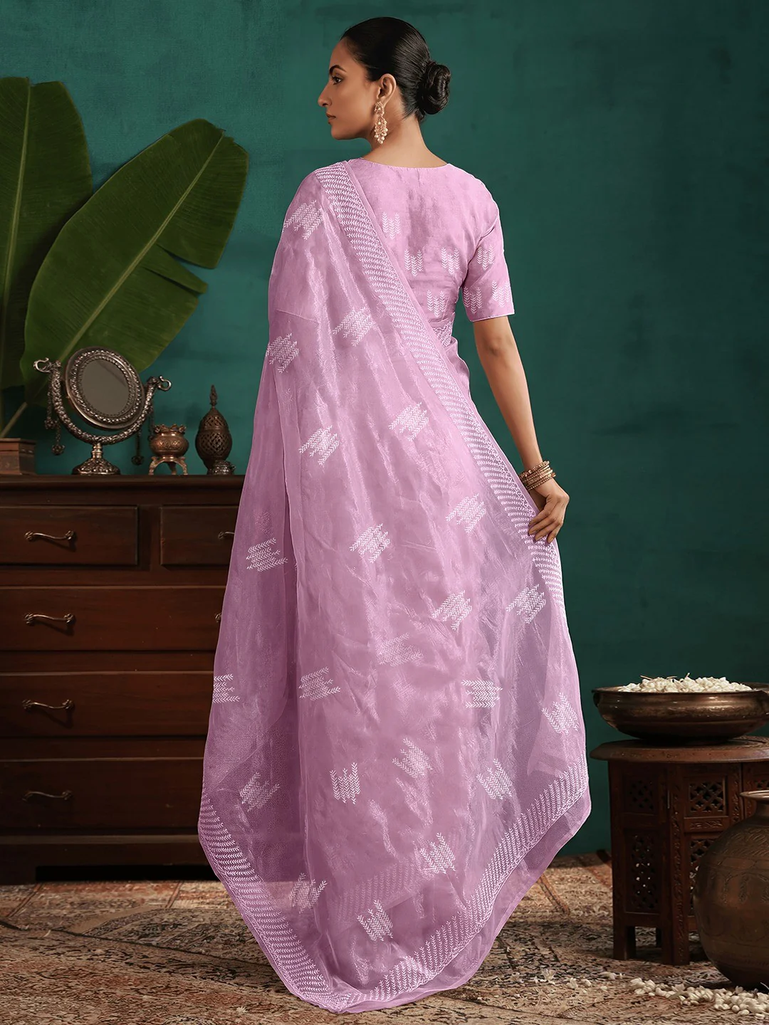 Charming Light Lavender Twill Net Saree Showcasing Detailed Thread Embroidered Work - Image 3