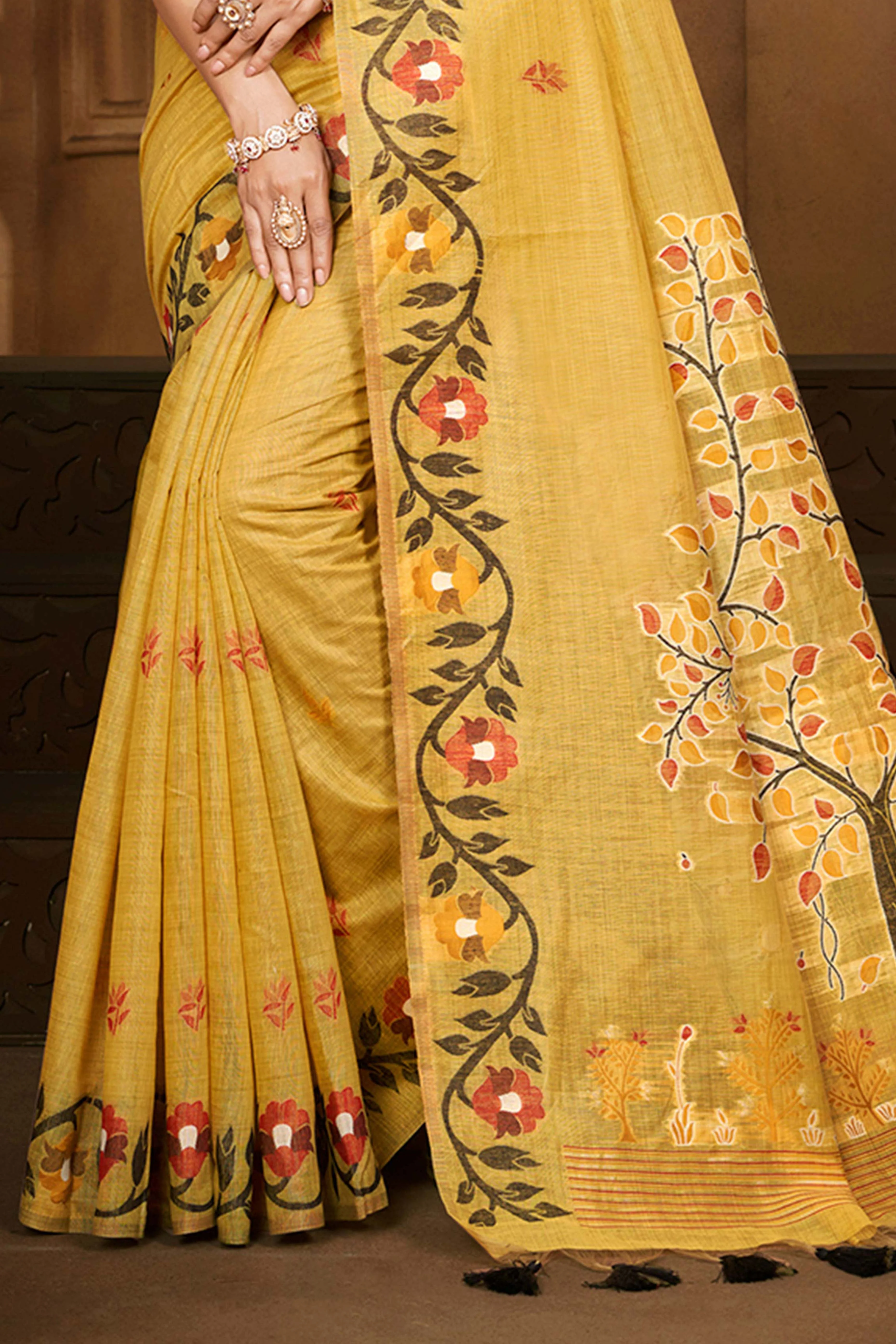 Charming Mustard Floral Weaving Cotton Silk Saree Enhanced With Tree Motif Pallu With Tassel - Image 4