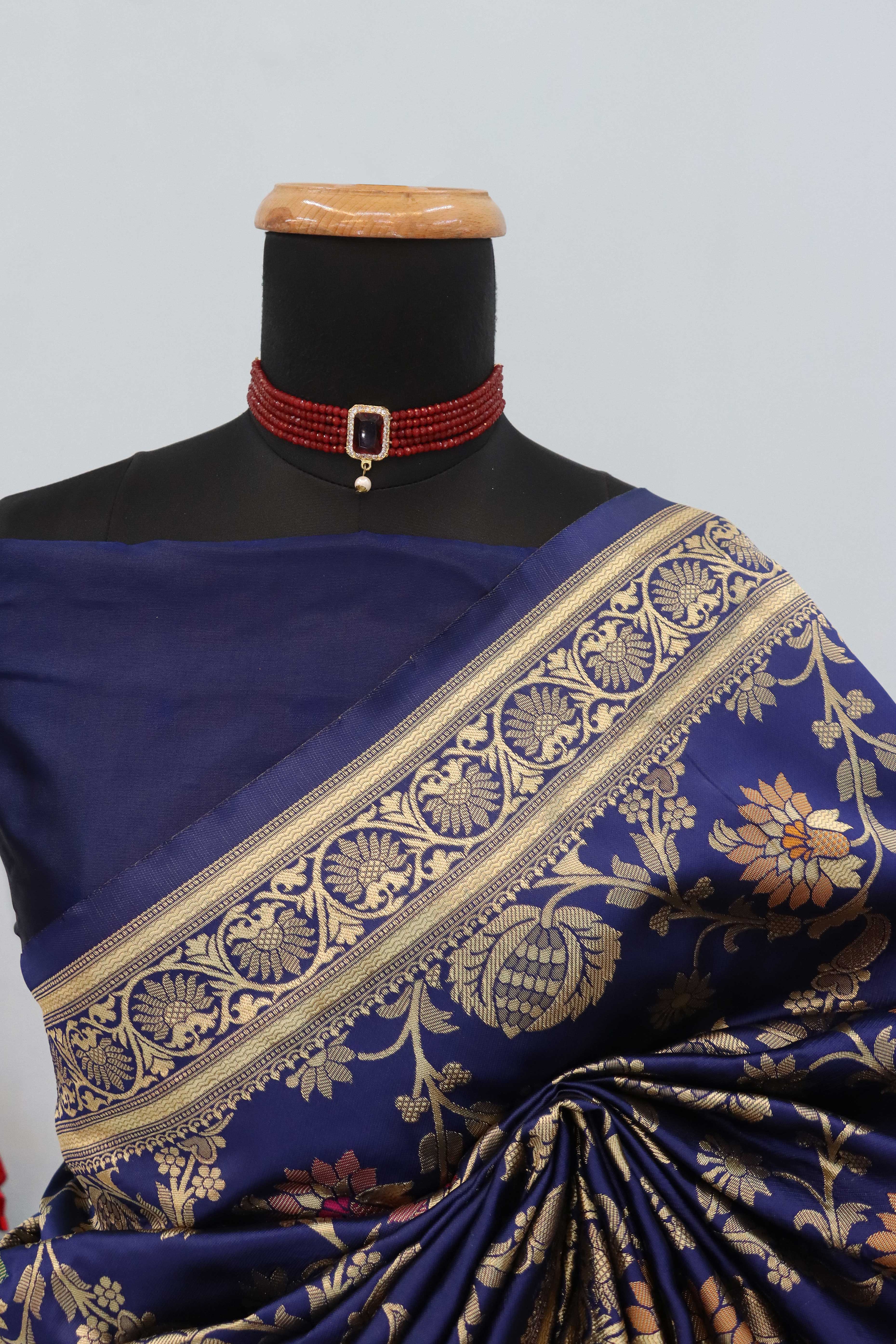 Charming Navy Blue Banarasi Silk Saree Adorned With Floral Zari Weaving - Image 4