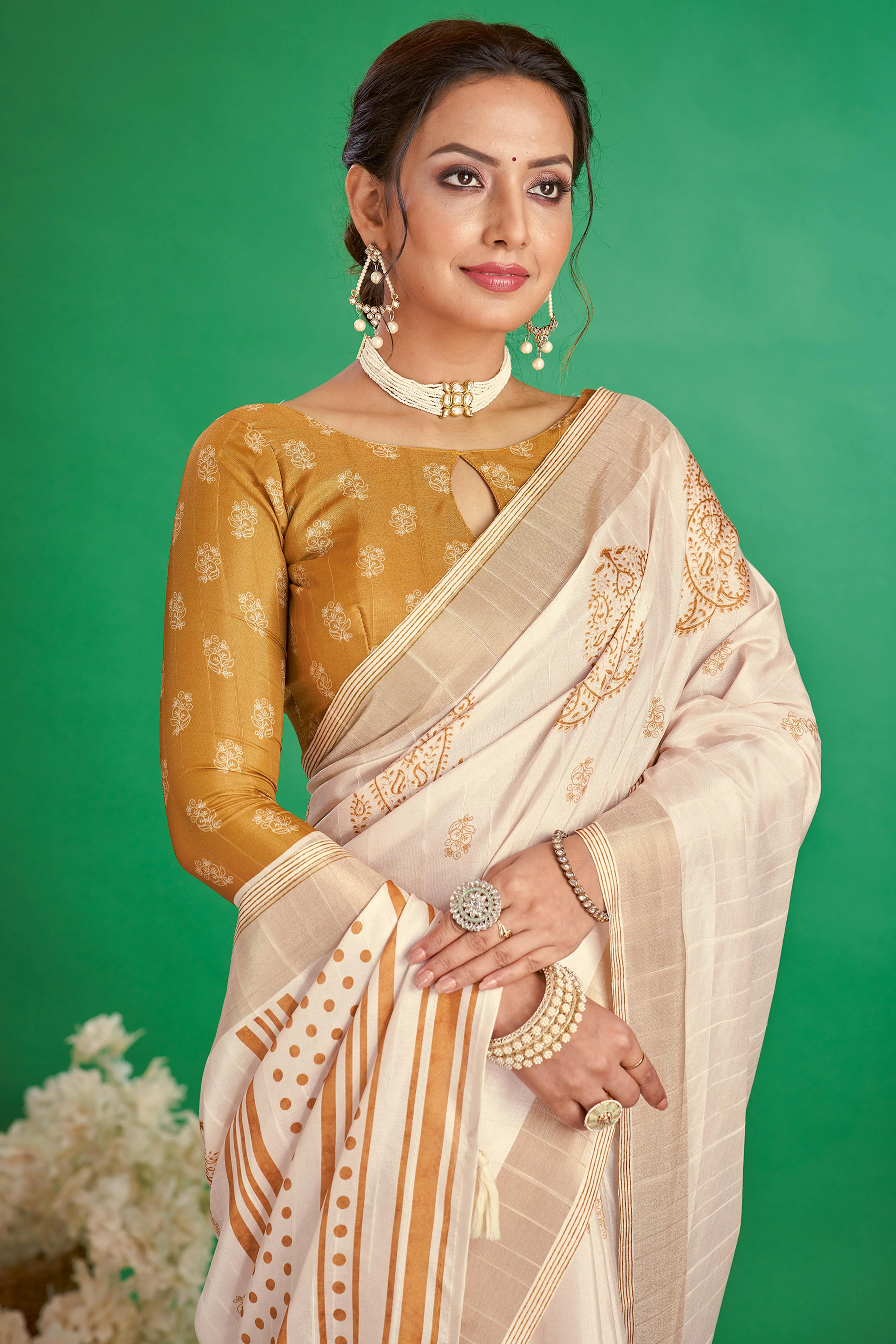 Charming Offwhite & Mustard Floral Printed Kotha Cotton Silk Saree Adorned With Tassel Pallu - Image 5