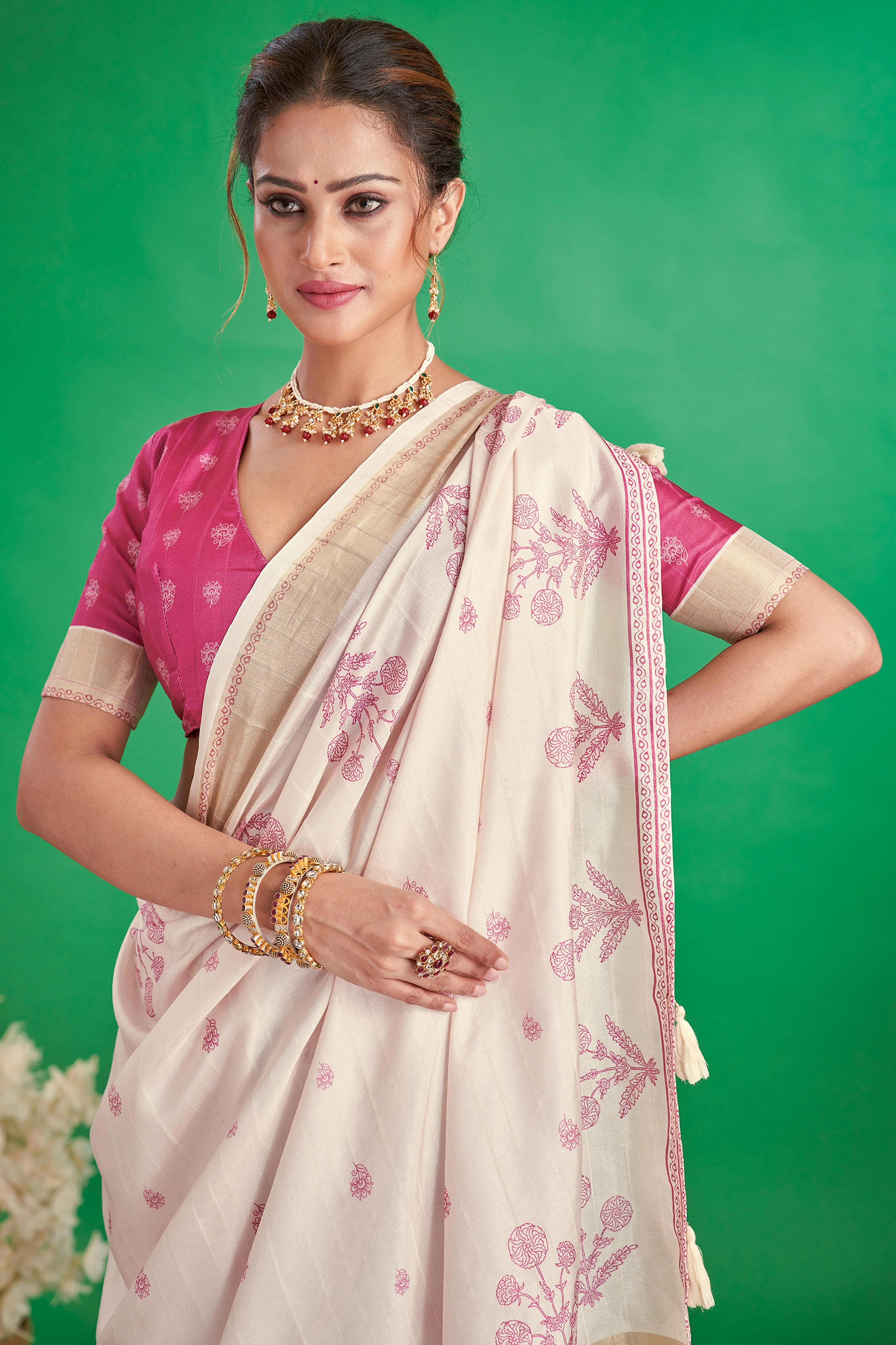 Charming Offwhite & Rani Floral Printed Kotha Cotton Silk Saree Adorned With Graceful Tassel Pallu - Image 5