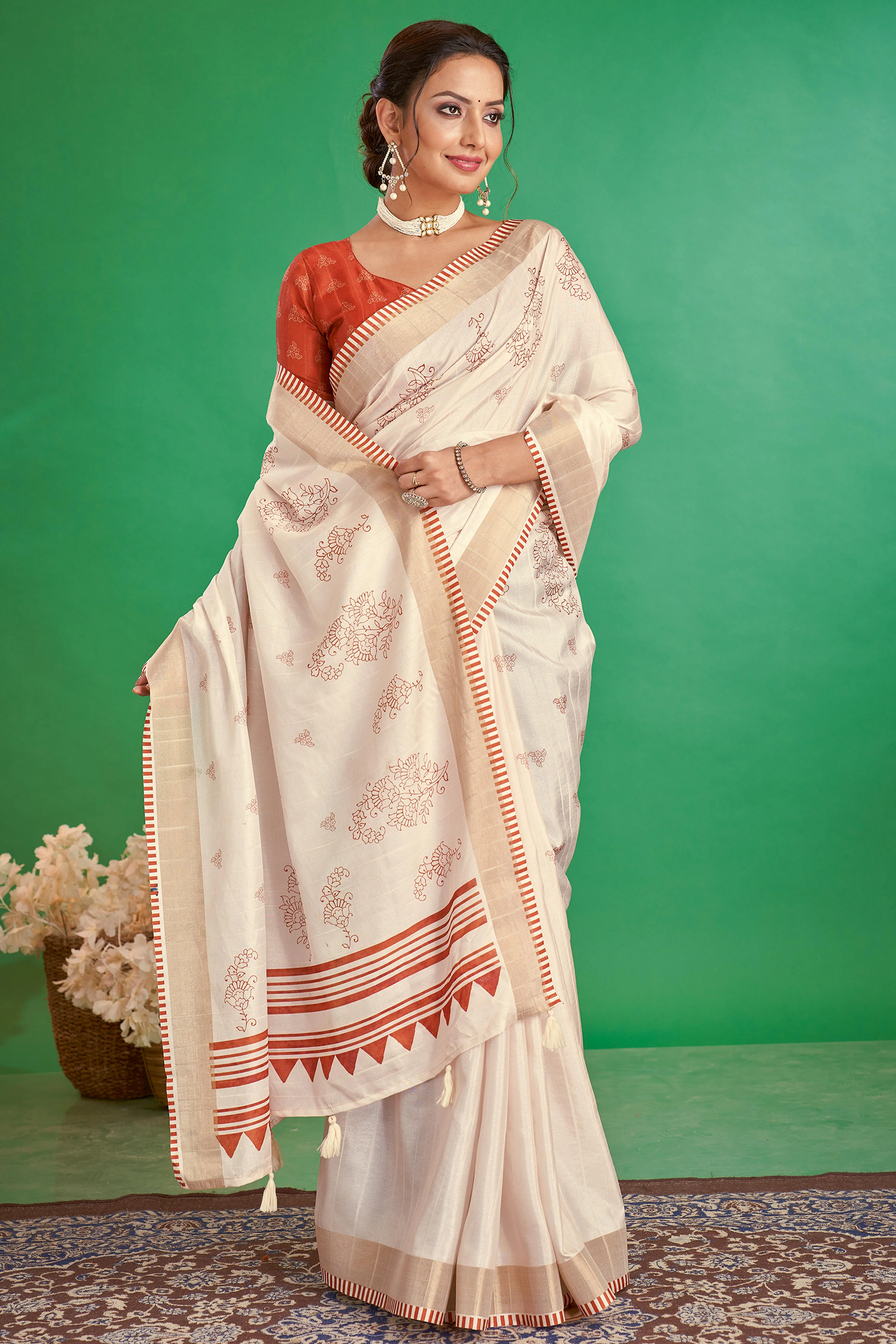 Charming Offwhite & Rust Floral Printed Kotha Cotton Silk Saree Adorned With Graceful Tassel Pallu - Image 3