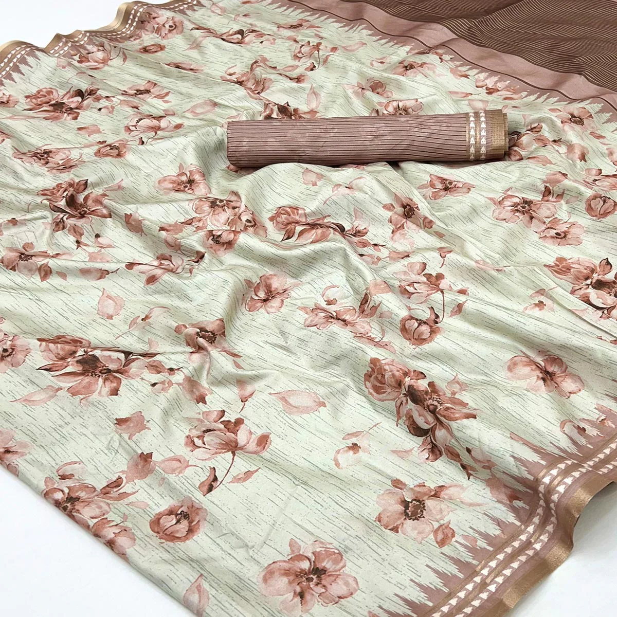 Charming Peach Silk Blend Saree Featuring Floral Digital Prints & Zari Border - Image 2