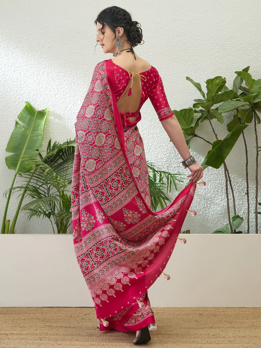 Charming Pink Floral Printed Satin Saree Beautified With Decorative Latkan Pallu - Image 8