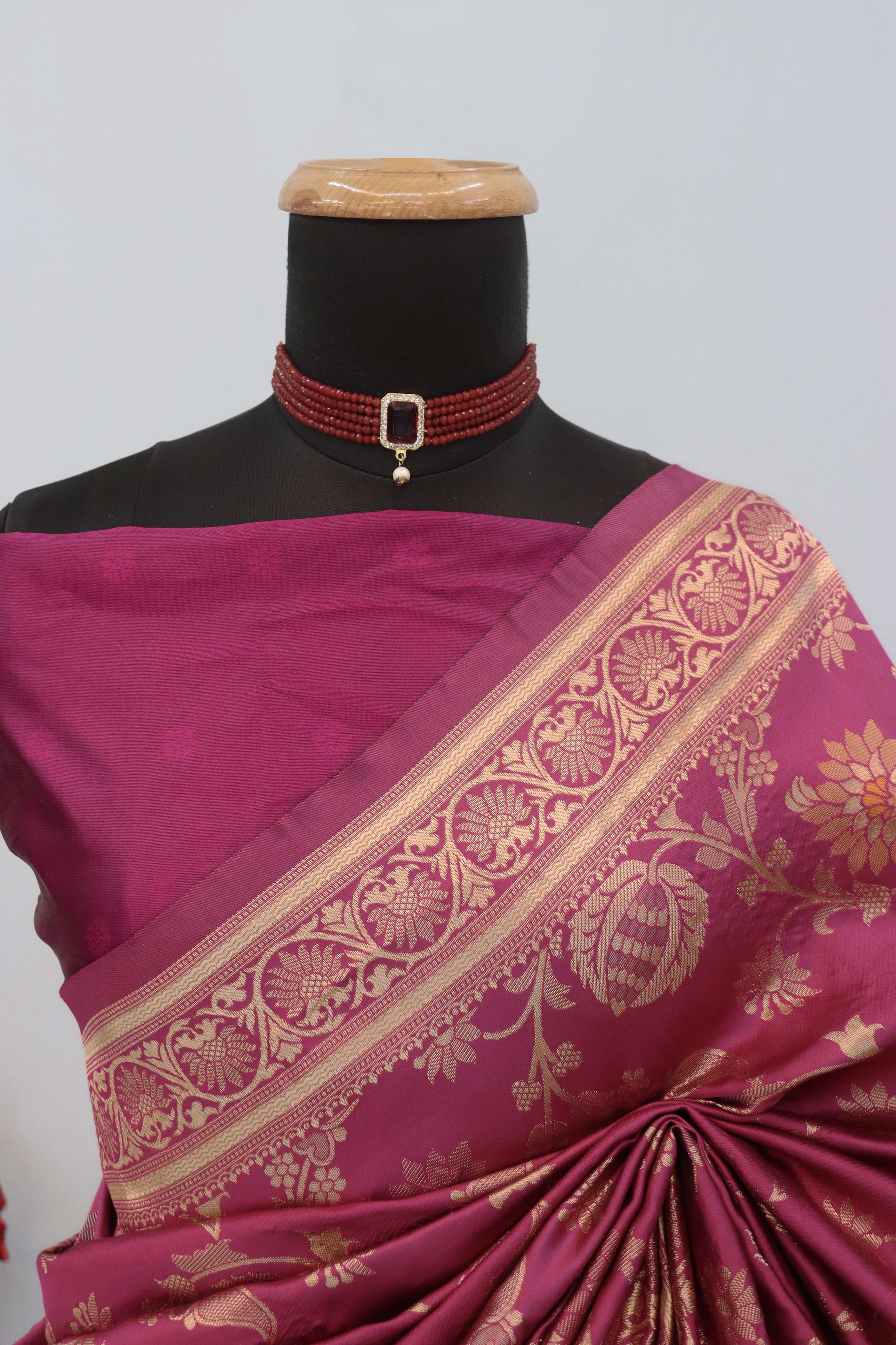 Charming Rani Pink Banarasi Silk Saree Adorned With Floral Zari Weaving - Image 4