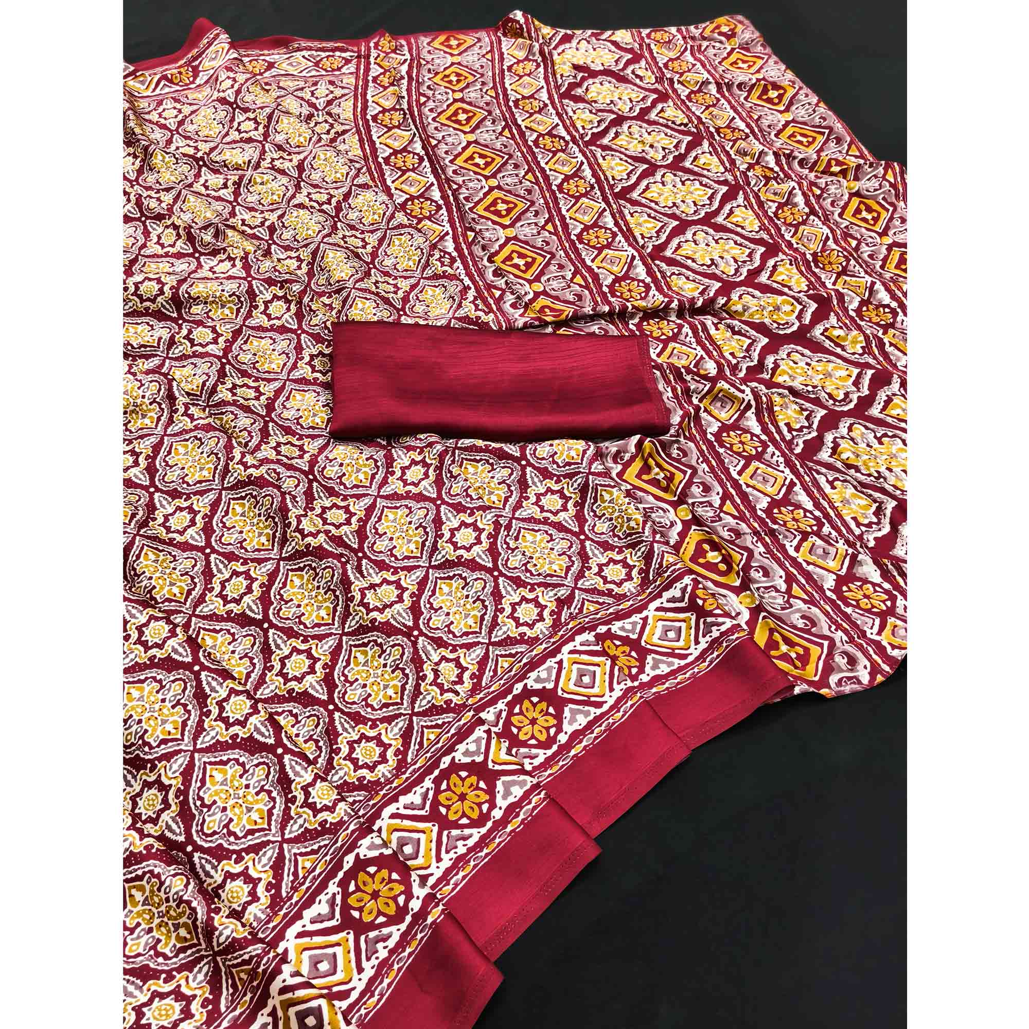 Charming Red Mill Printed Crepe Silk Saree Adorned With Vibrant Floral Design - Image 3
