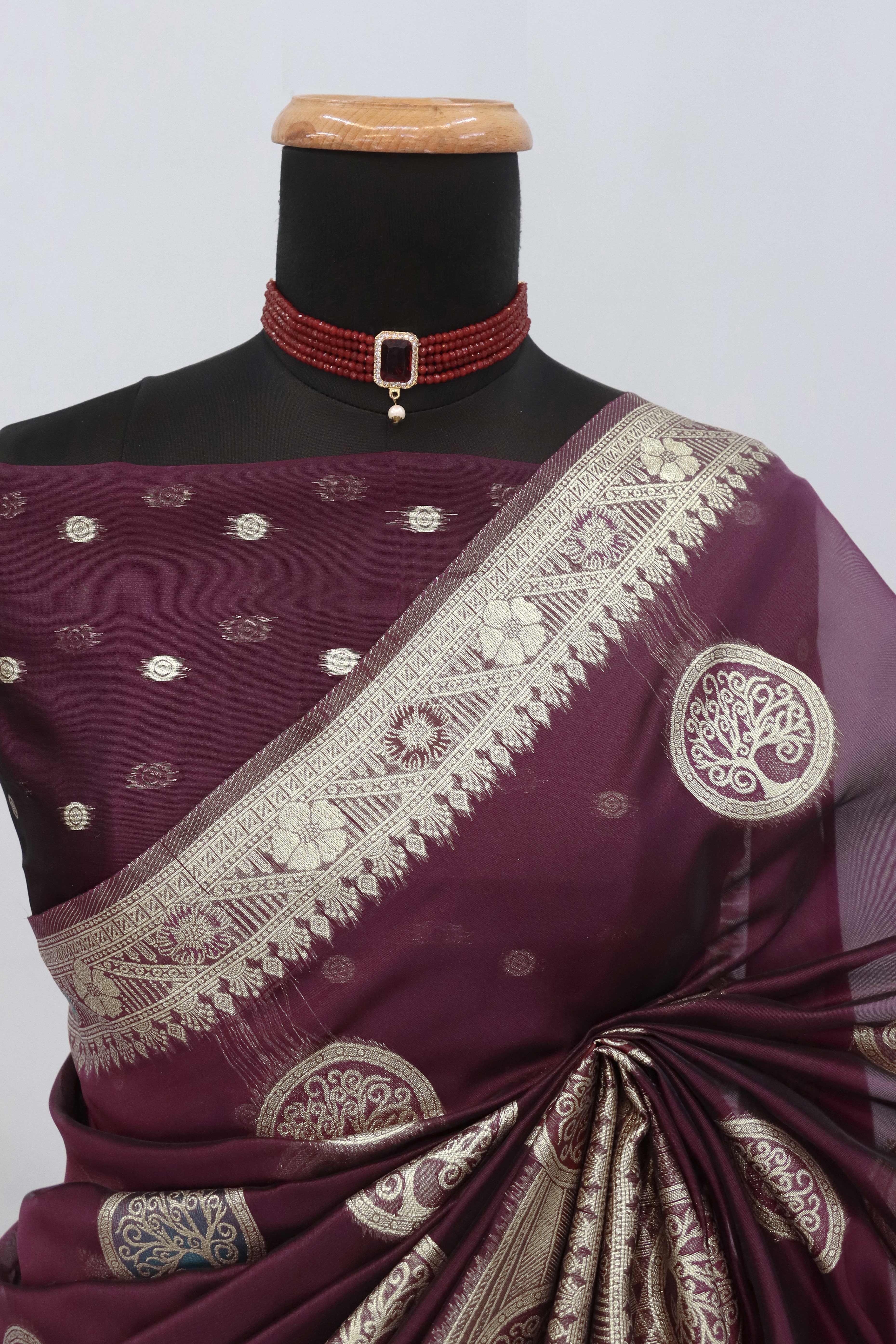 Charming Wine Zari Woven Floral Organza Saree Accented With Digital Printed Pallu & Latkan - Image 5