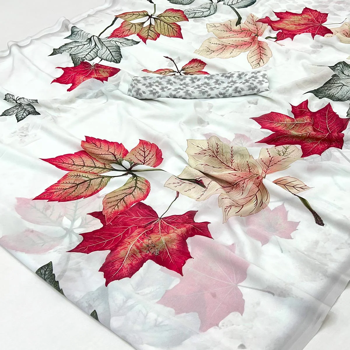 Elegant White Floral Digital Printed Georgette Saree For Chic Celebrations - Image 2