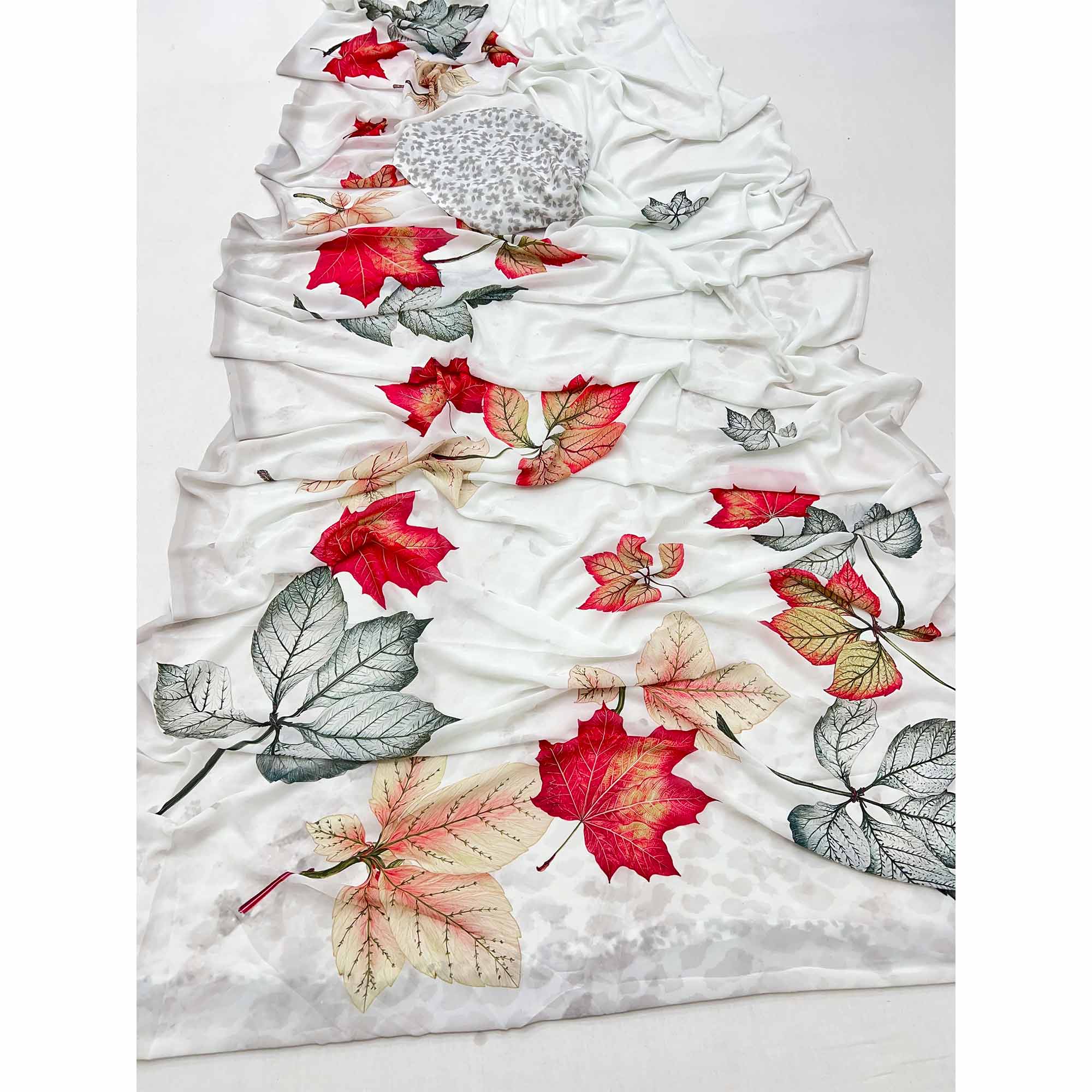 Elegant White Floral Digital Printed Georgette Saree For Chic Celebrations - Image 3