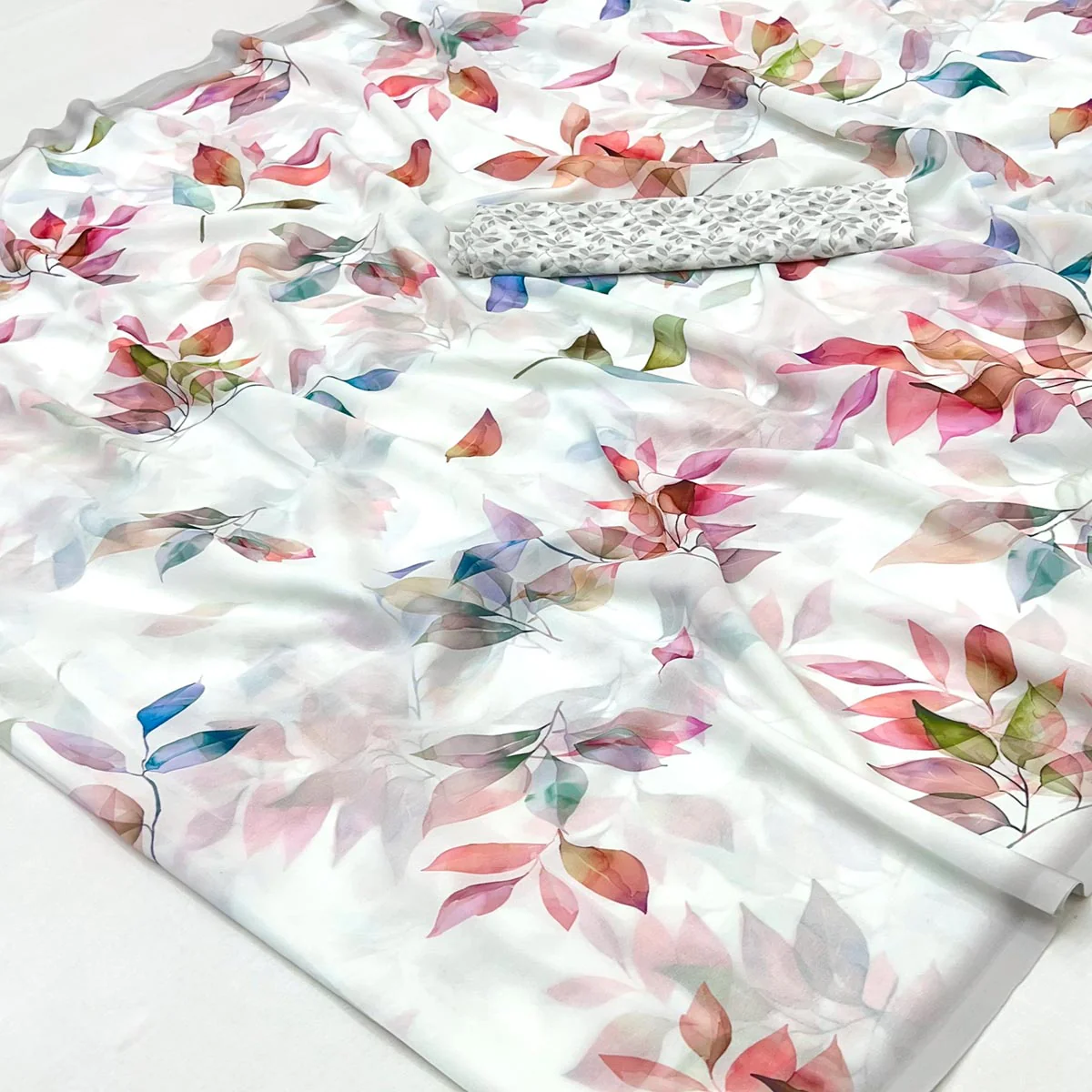 Chic White Floral Printed Georgette Saree For Effortless Elegance - Image 2