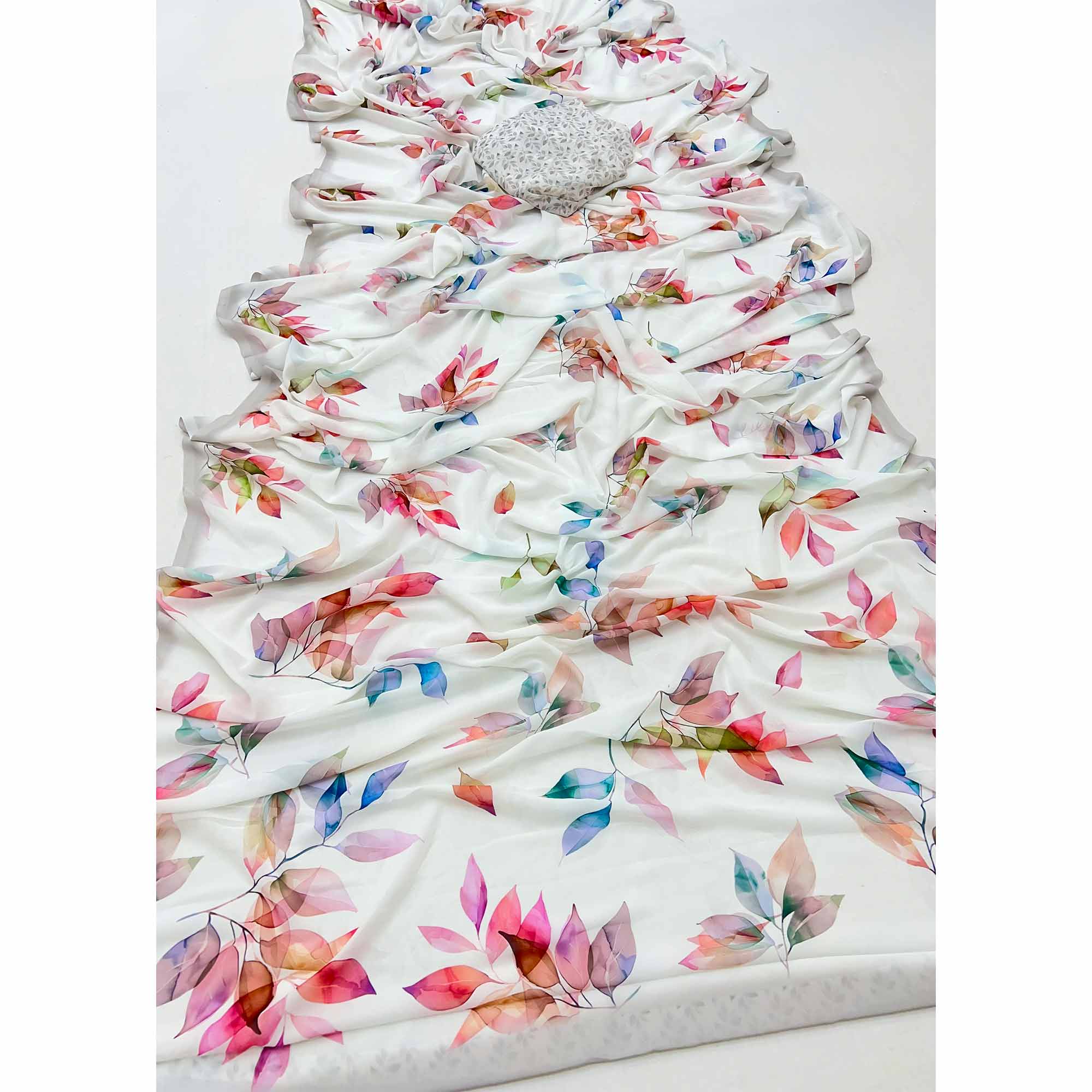Chic White Floral Printed Georgette Saree For Effortless Elegance - Image 3