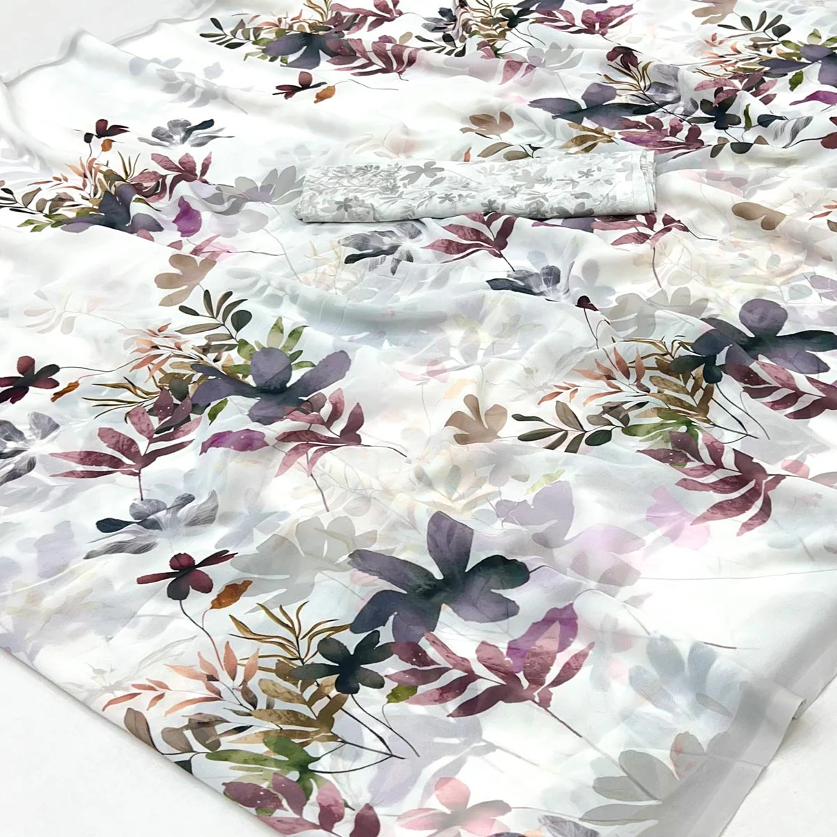 Timeless White Floral Digital Print Georgette Saree For Special Occasions - Image 2