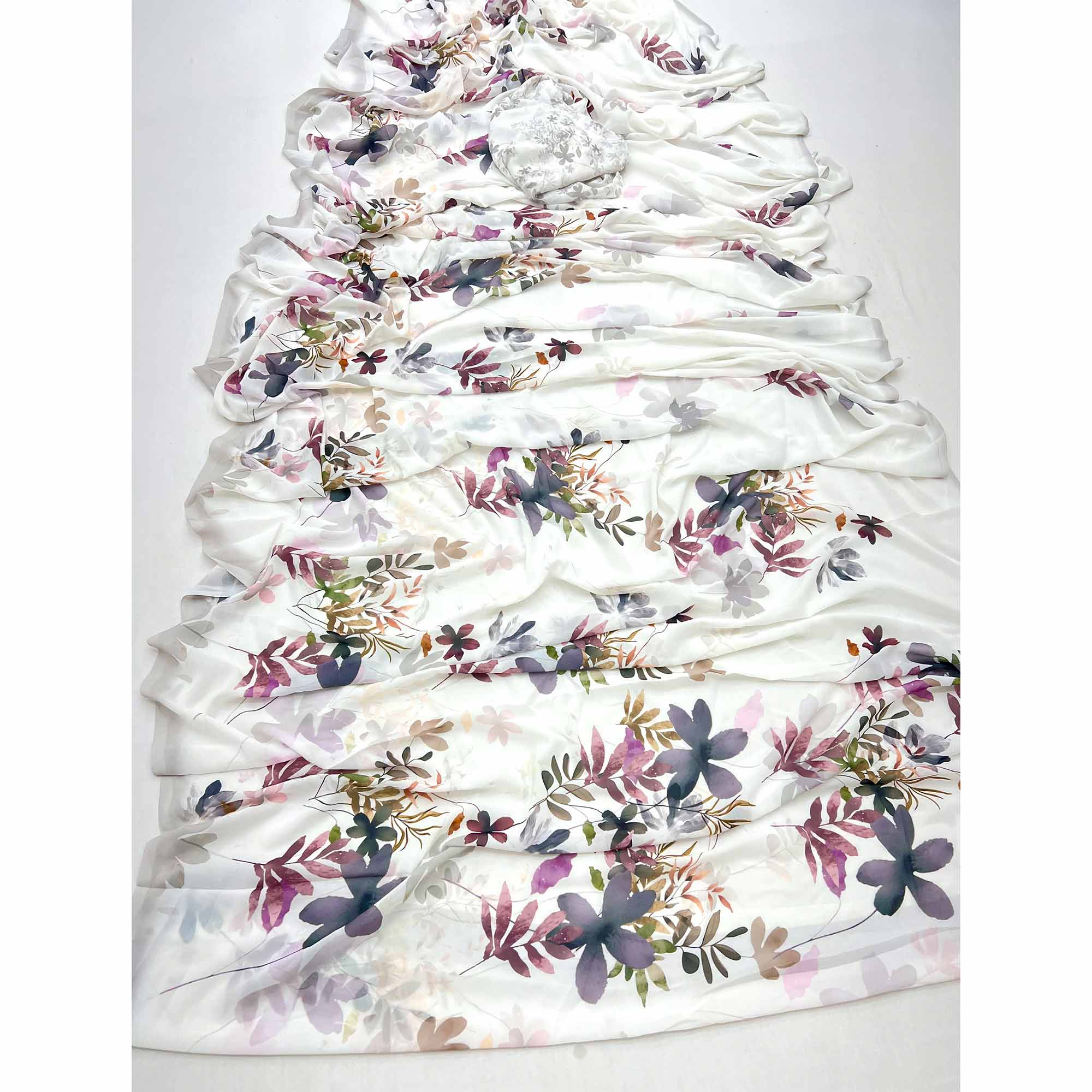 Timeless White Floral Digital Print Georgette Saree For Special Occasions - Image 3