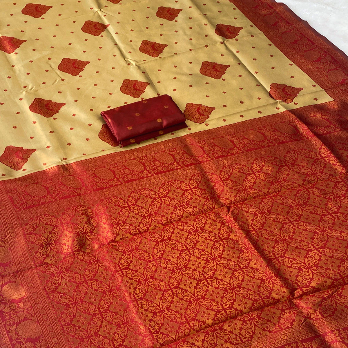 Classic Beige Zari-Woven Banarasi Silk Saree Ideal for Festive & Traditional Events - Image 2