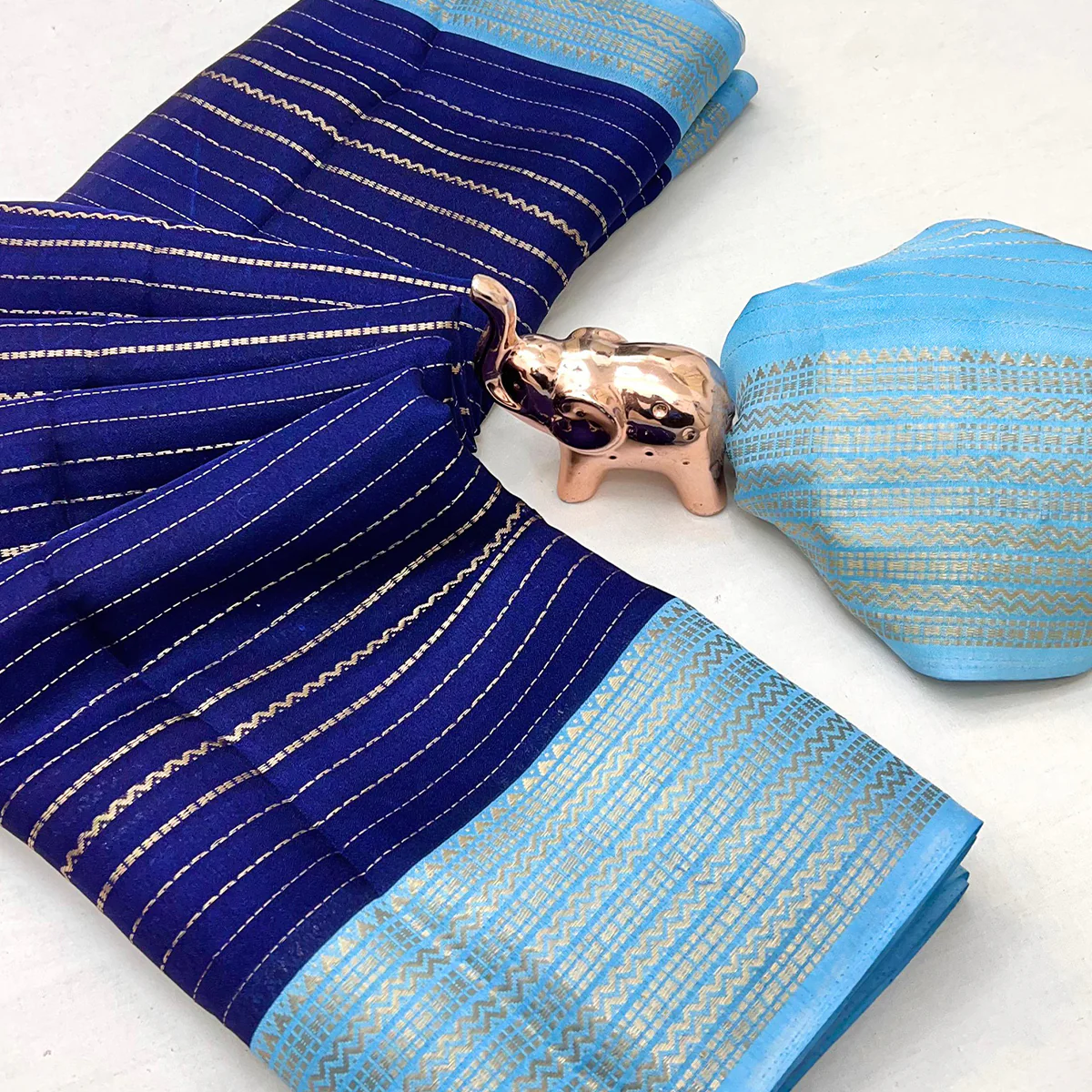 Classic Blue Marshmallow Jacquard Saree Adorned With Refined Striped Zari Weaving Patterns - Image 2