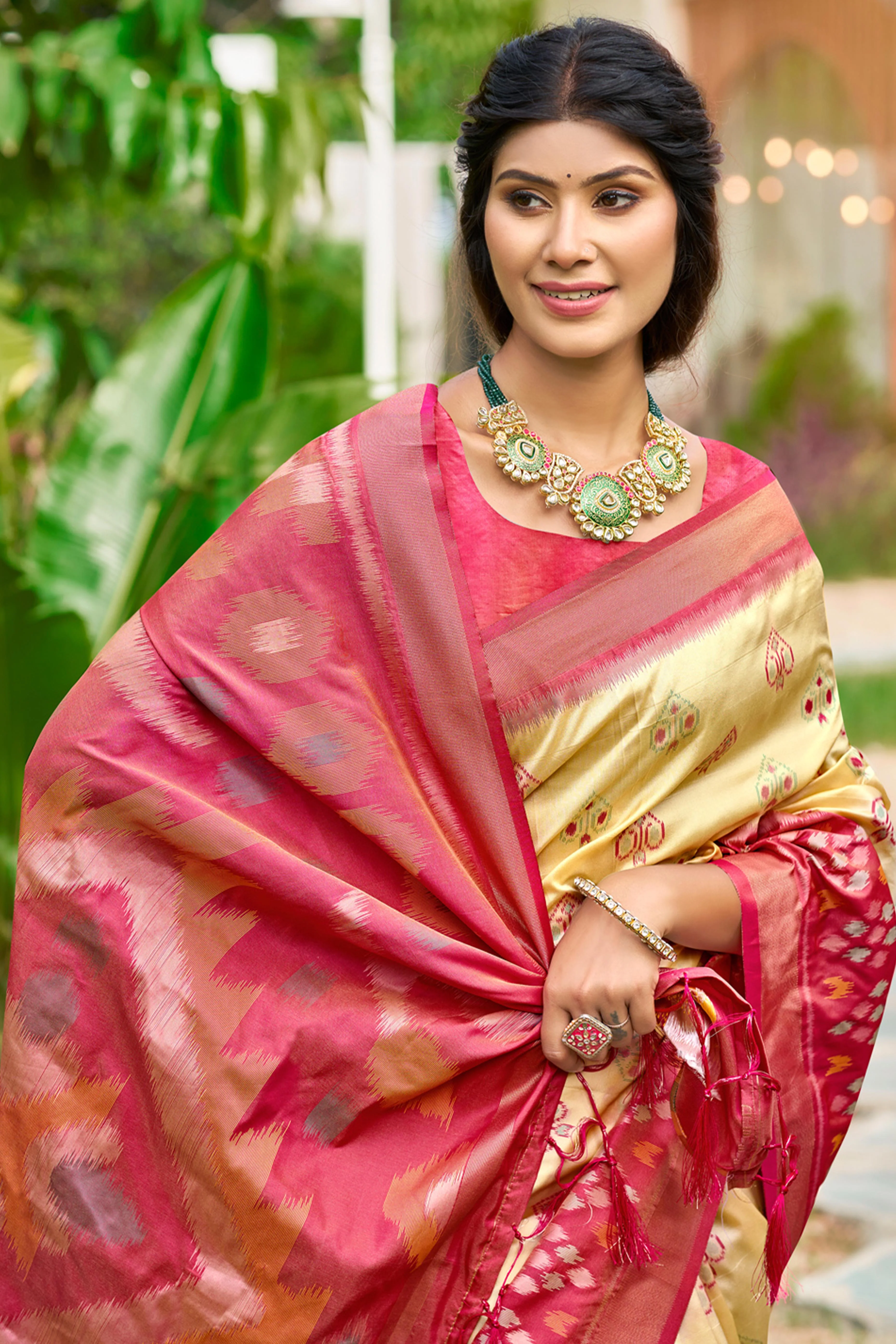 Classic Cream Pochampally Ikkat Silk Blend Saree Completed With Refined Weaving & Tassel Pallu - Image 3
