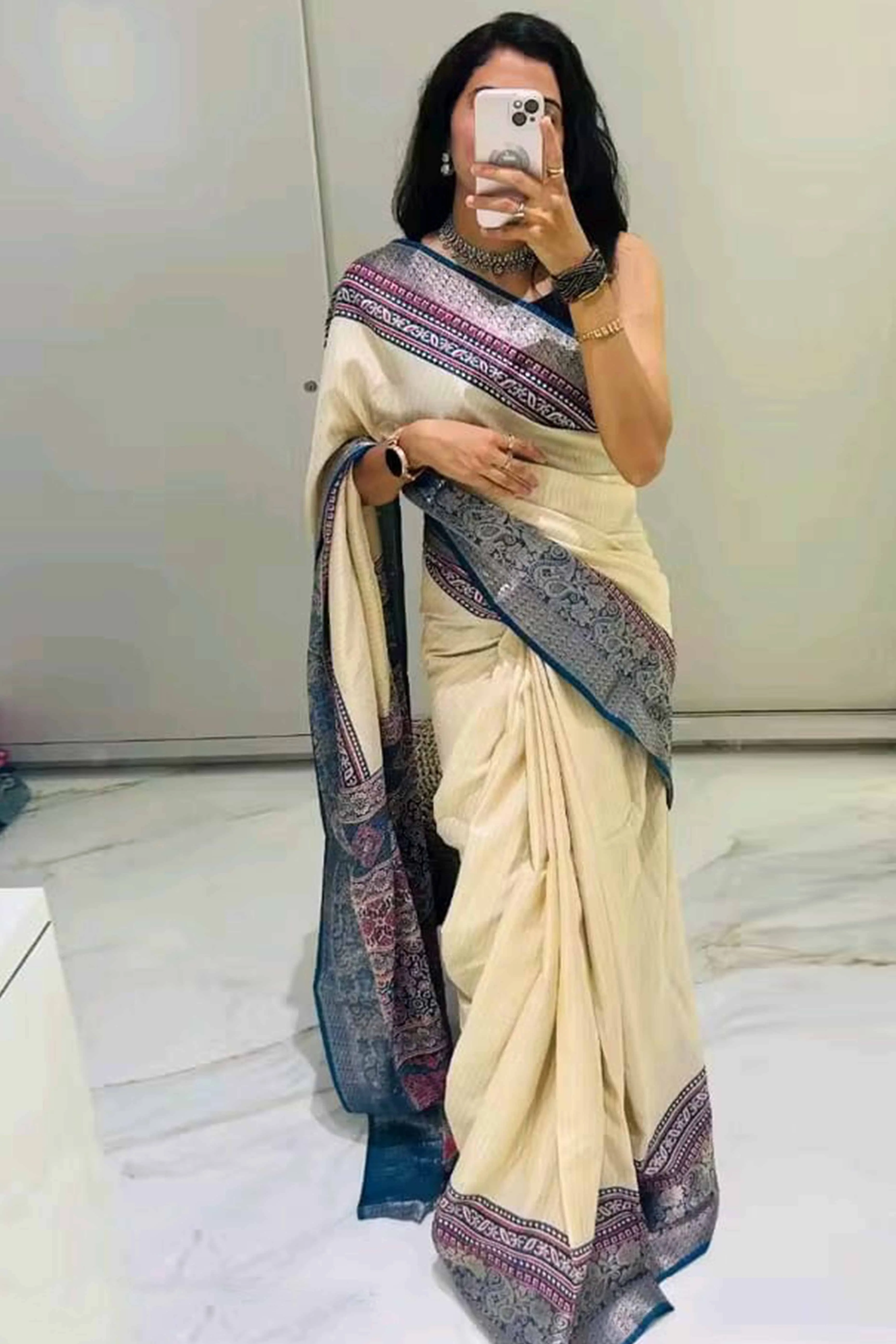 Classic Cream Zari Weaving Dola Silk Saree with Elegant Shine and Traditional Design - Image 3