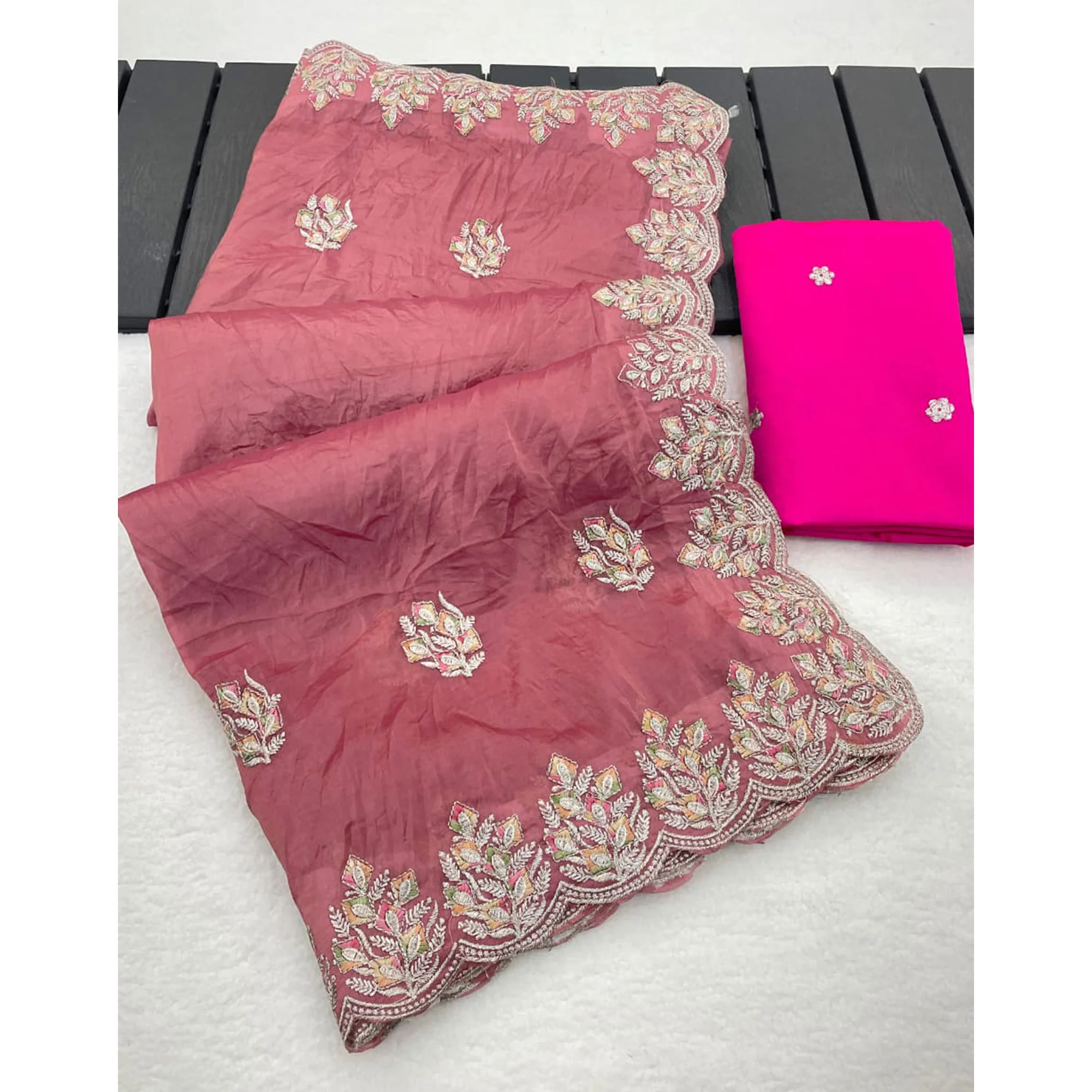 Classic Dusty Pink Silk Blend Crush Saree Beautifully Embellished With Floral Thread Embroidery - Image 4