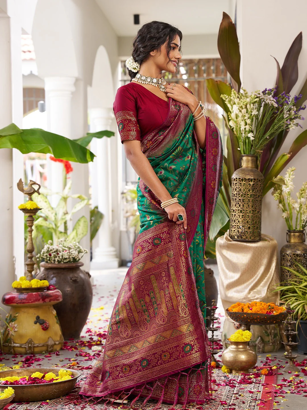 Classic Green Soft Silk Blend Saree Enhanced With Traditional Floral Weaving & Tassel Pallu - Image 4