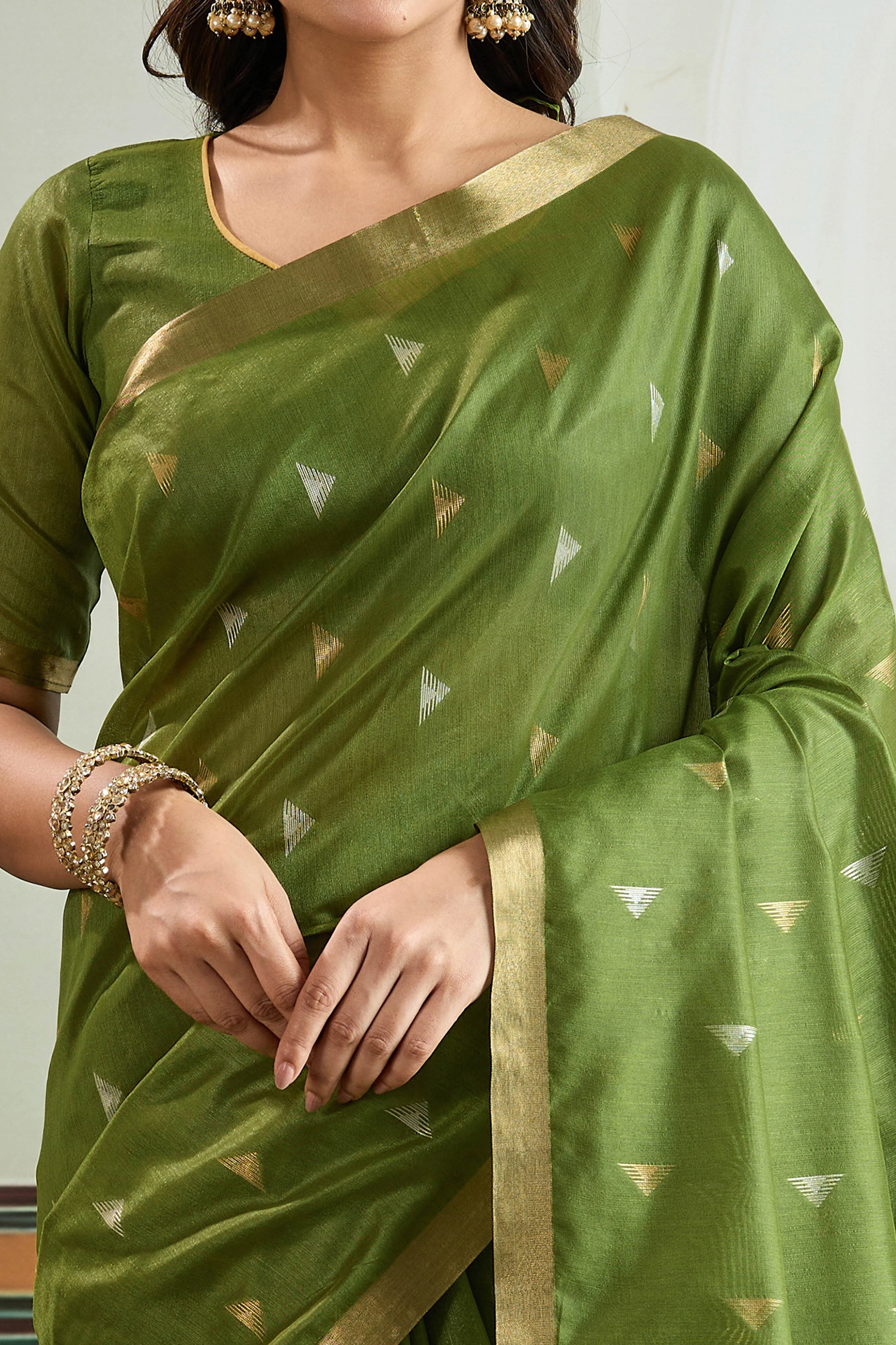 Classic Green Tussar Silk Saree Showcasing Rich Geometric Weaving & Trendy Tassel Pallu - Image 2