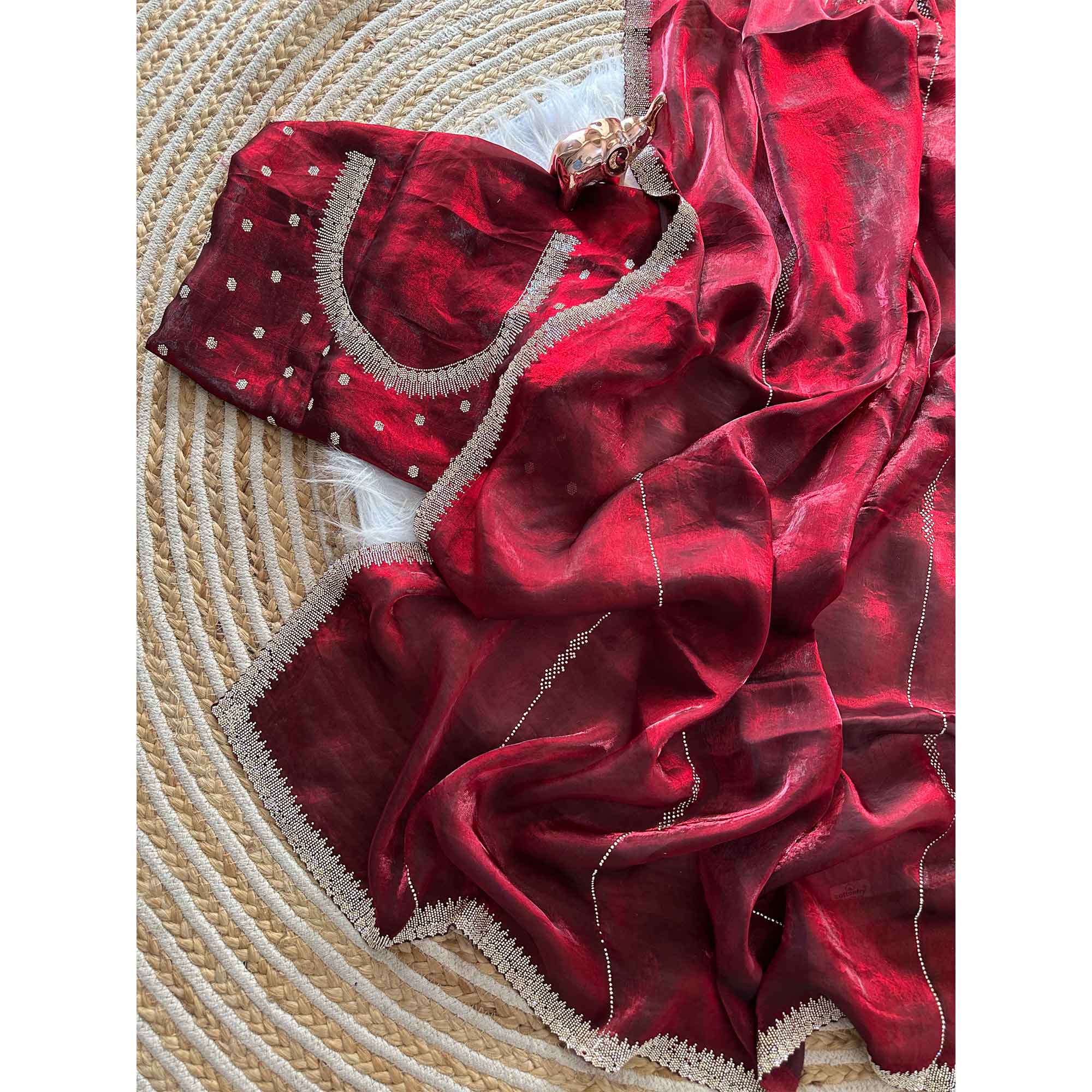 Classic Maroon Pure Silk Saree Adorned With Sparkling Jarkan Work & An Exquisite Designer Border - Image 4