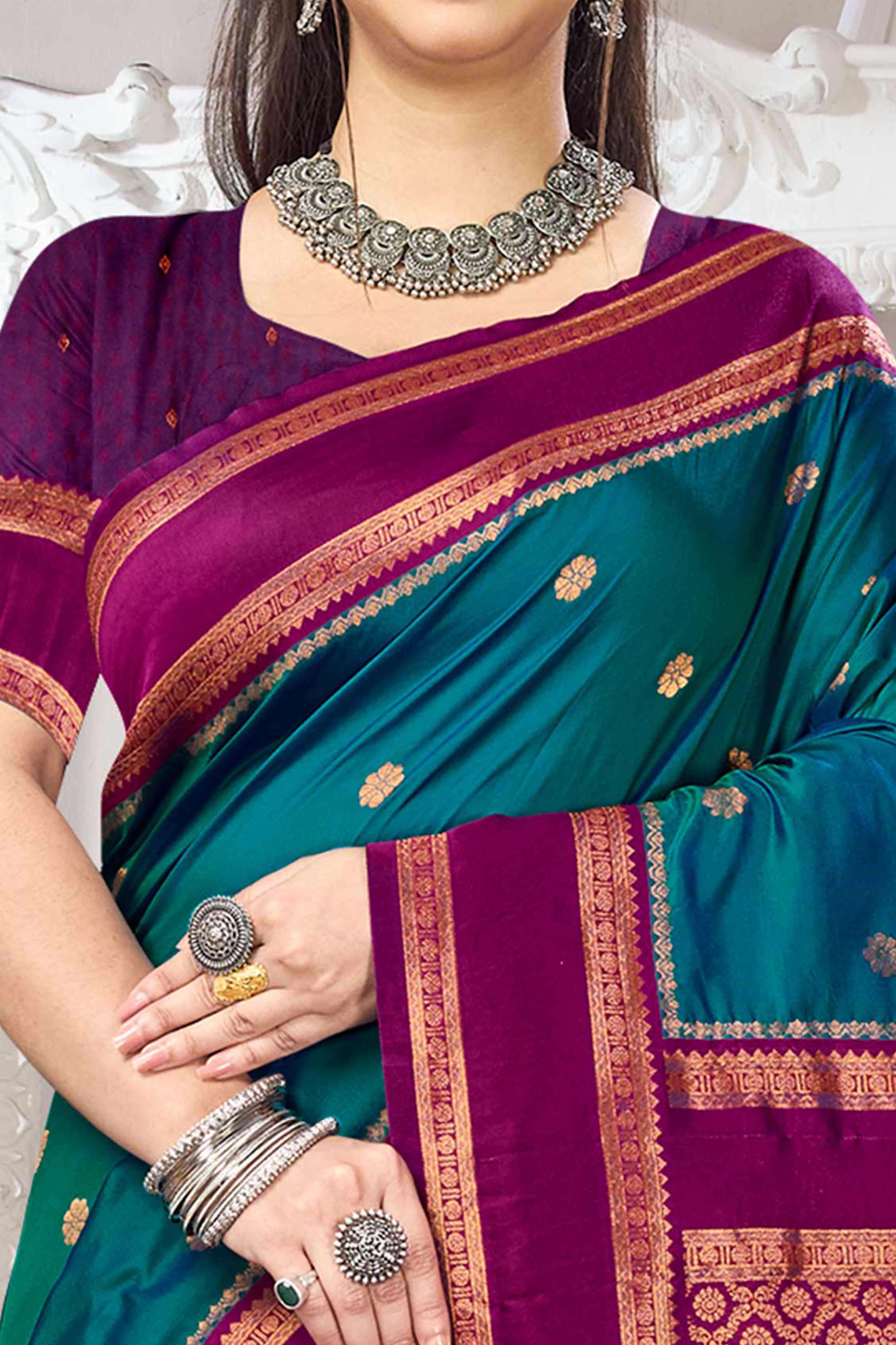 Classic Morpich Blue Floral Motif Weaving Silk Blend Saree With Tassel Pallu - Image 2