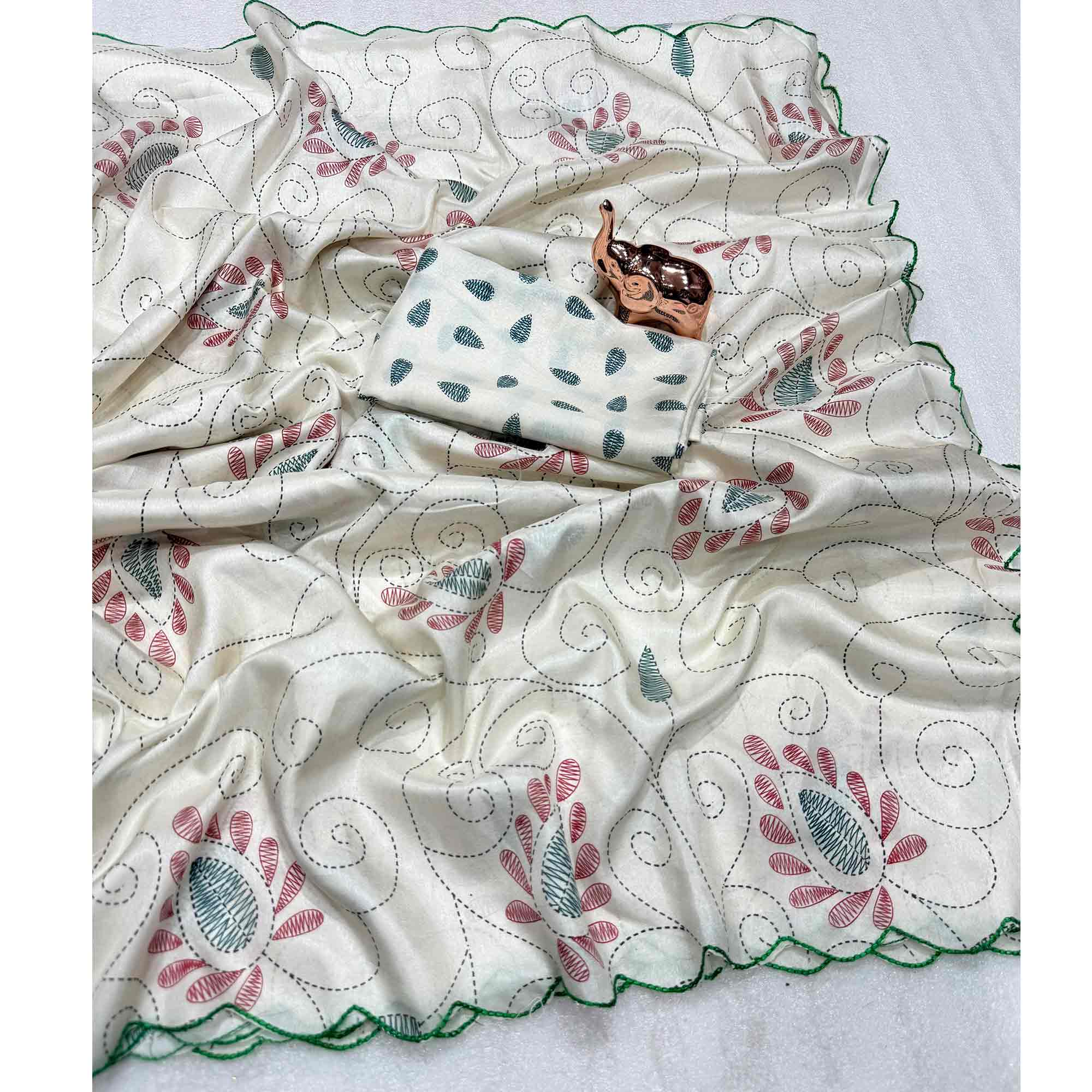 Classic Off White Warli Printed Saree in Lightweight Dola Silk Fabric - Image 3
