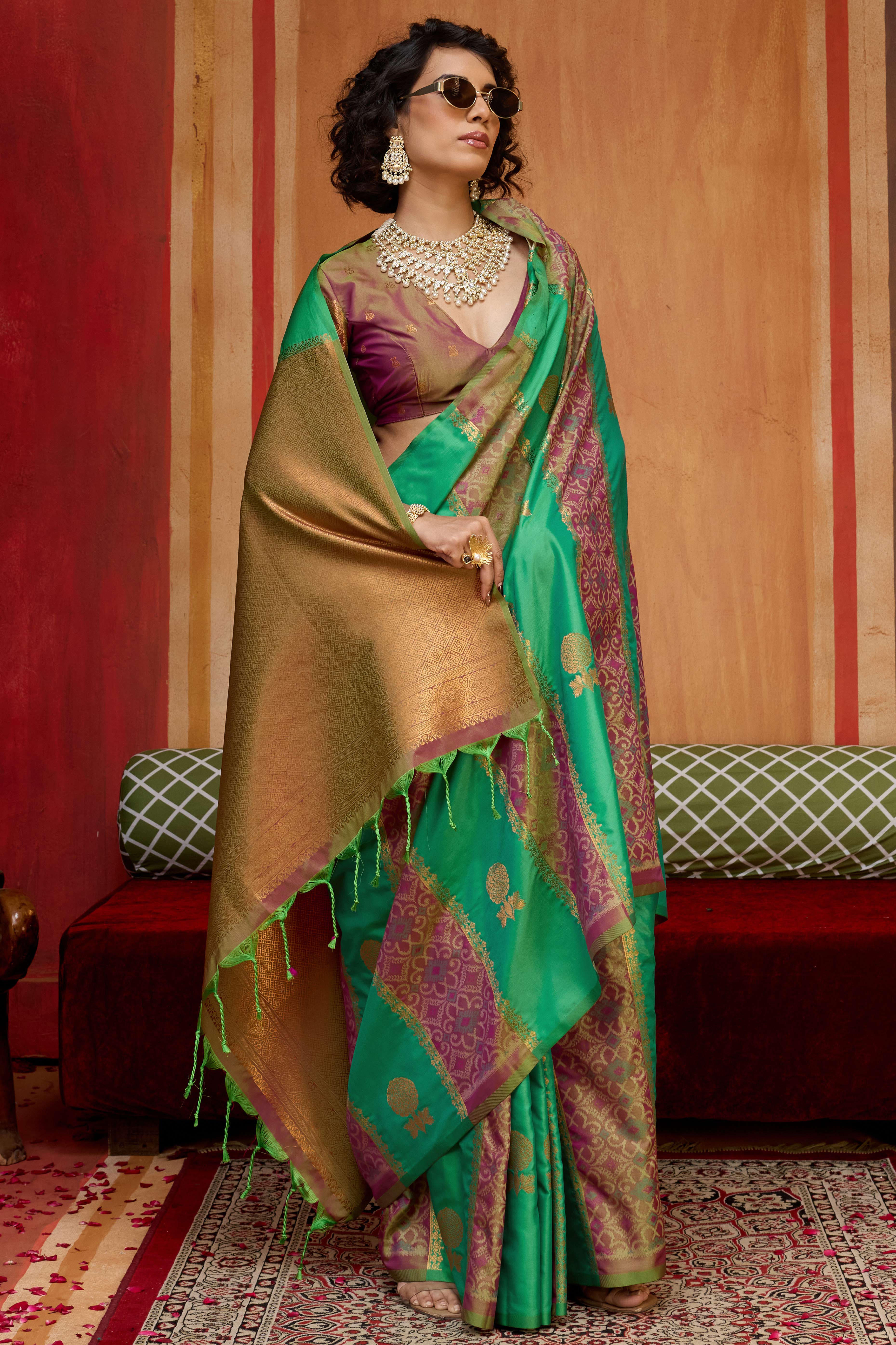 Classic Parrot Green Floral Handloom Weaving Art Silk Saree With Statement Tassel Pallu - Image 4