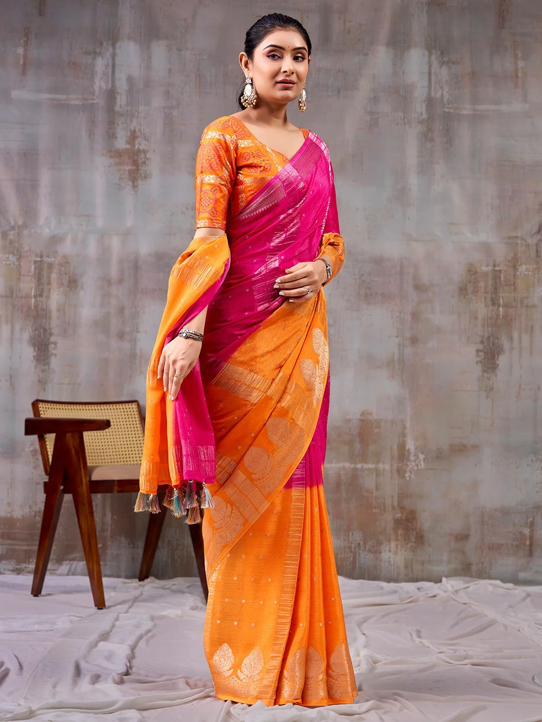 Classic Pink And Orange Floral Weaving Jacquard Chinon Half & Half Saree With Timeless Charm - Image 5