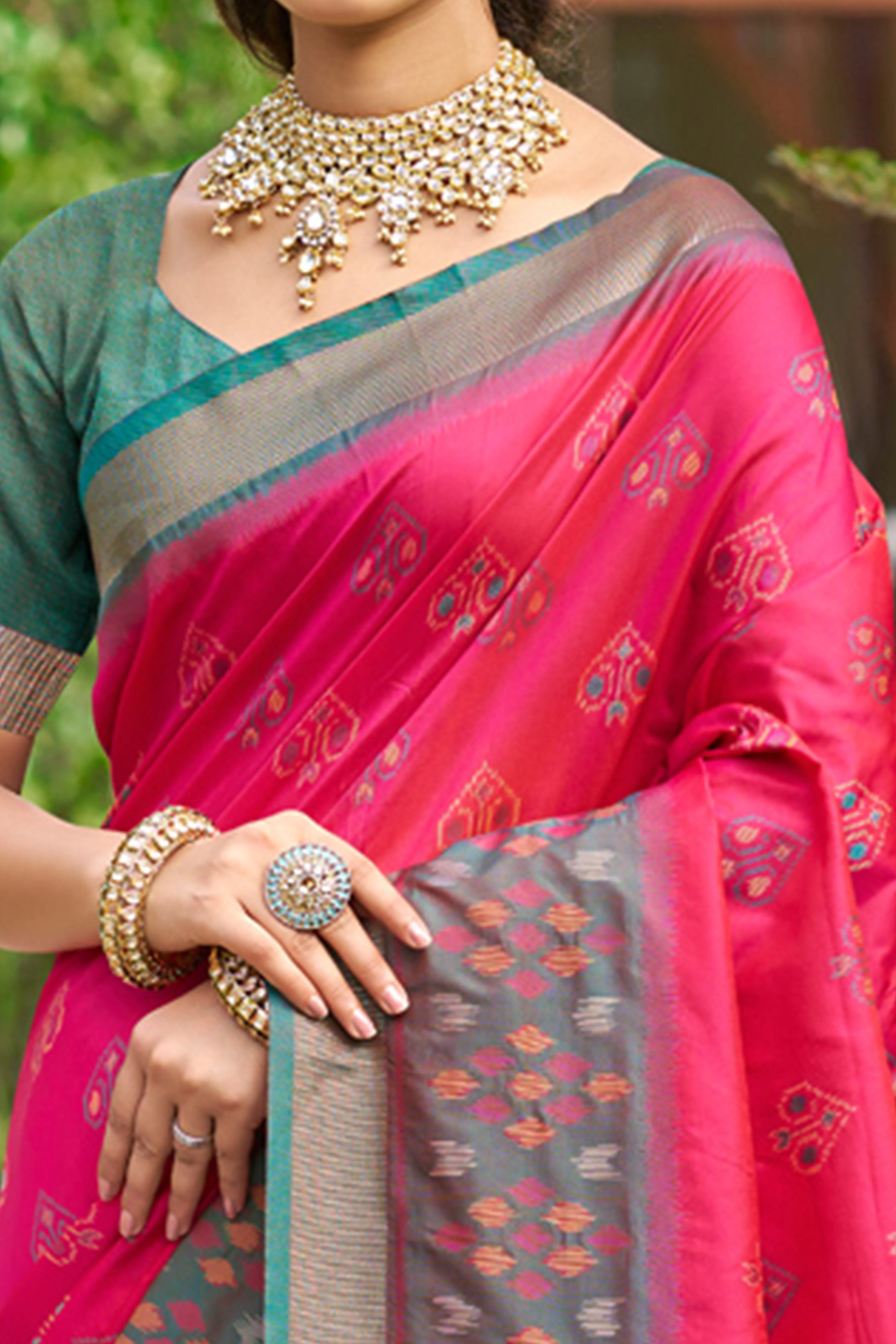 Classic Pink Pochampally Ikkat Silk Blend Saree Completed With Refined Weaving & Tassel Pallu - Image 2