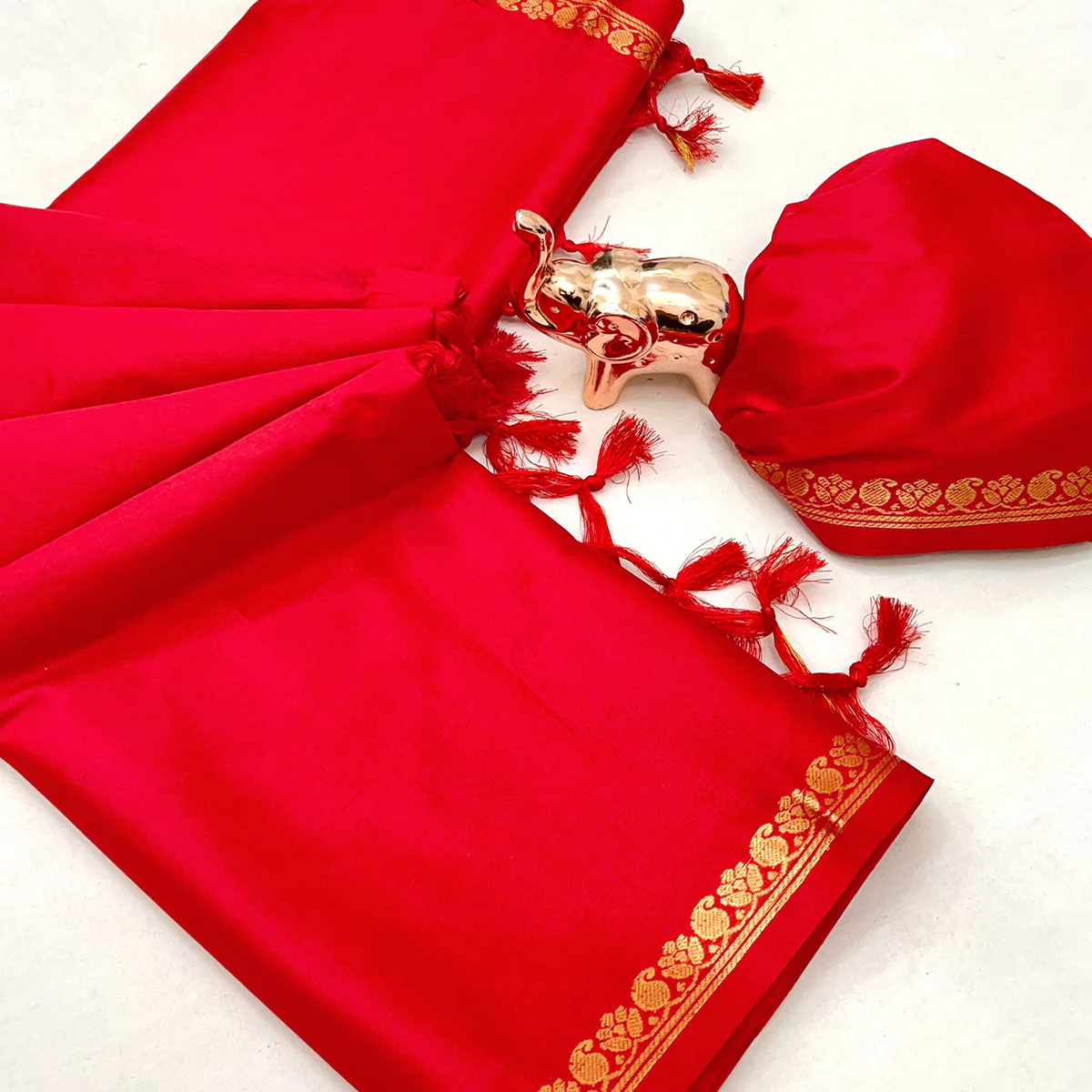 Classic Red Solid Weaving Mysore Silk Saree Accented With Floral Border & Tassel Pallu - Image 2