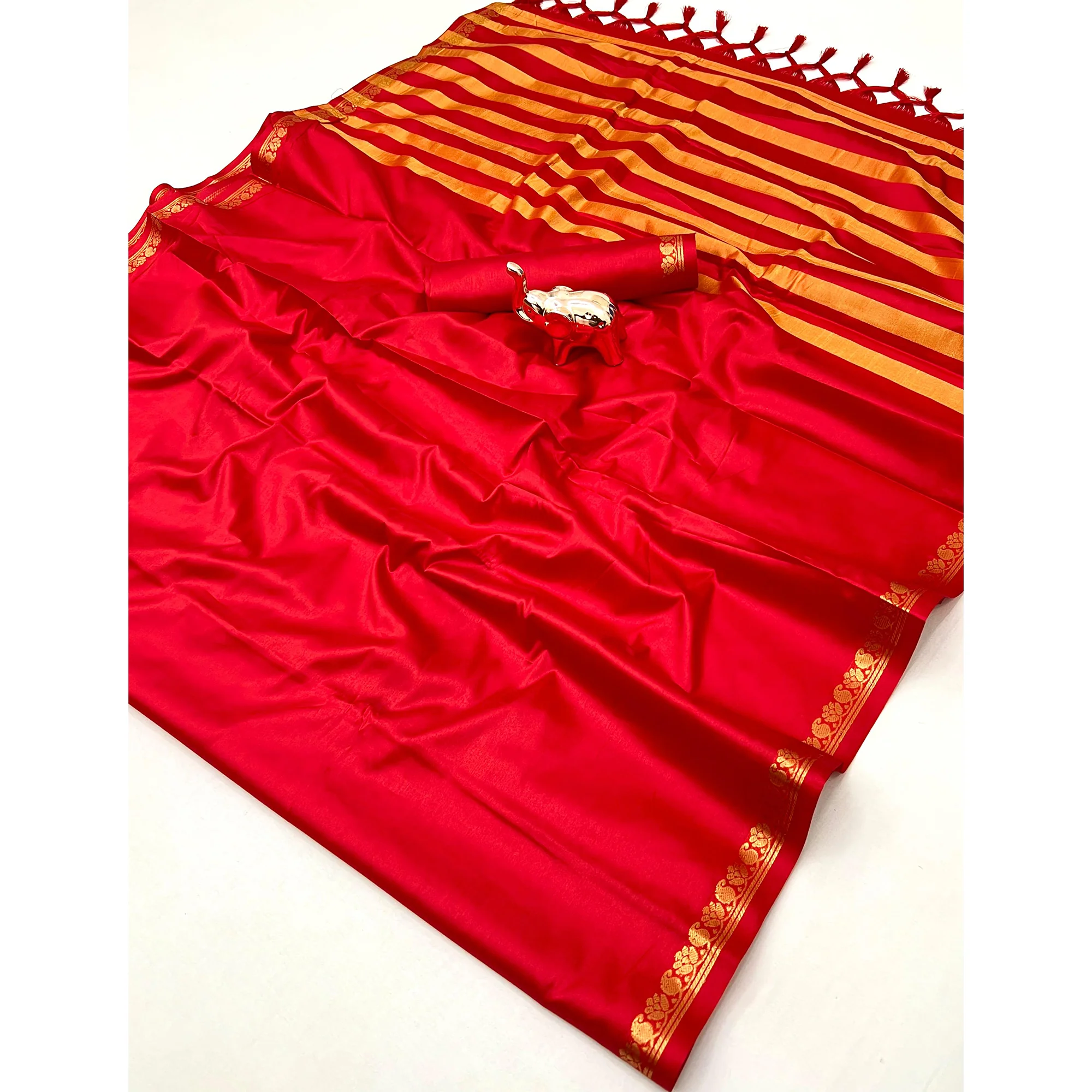 Classic Red Solid Weaving Mysore Silk Saree Accented With Floral Border & Tassel Pallu - Image 3